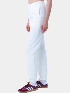 Oqish rang