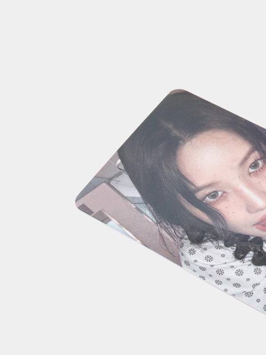 Глиттерние фотокарты с участницей группы G(IDLE) Соён