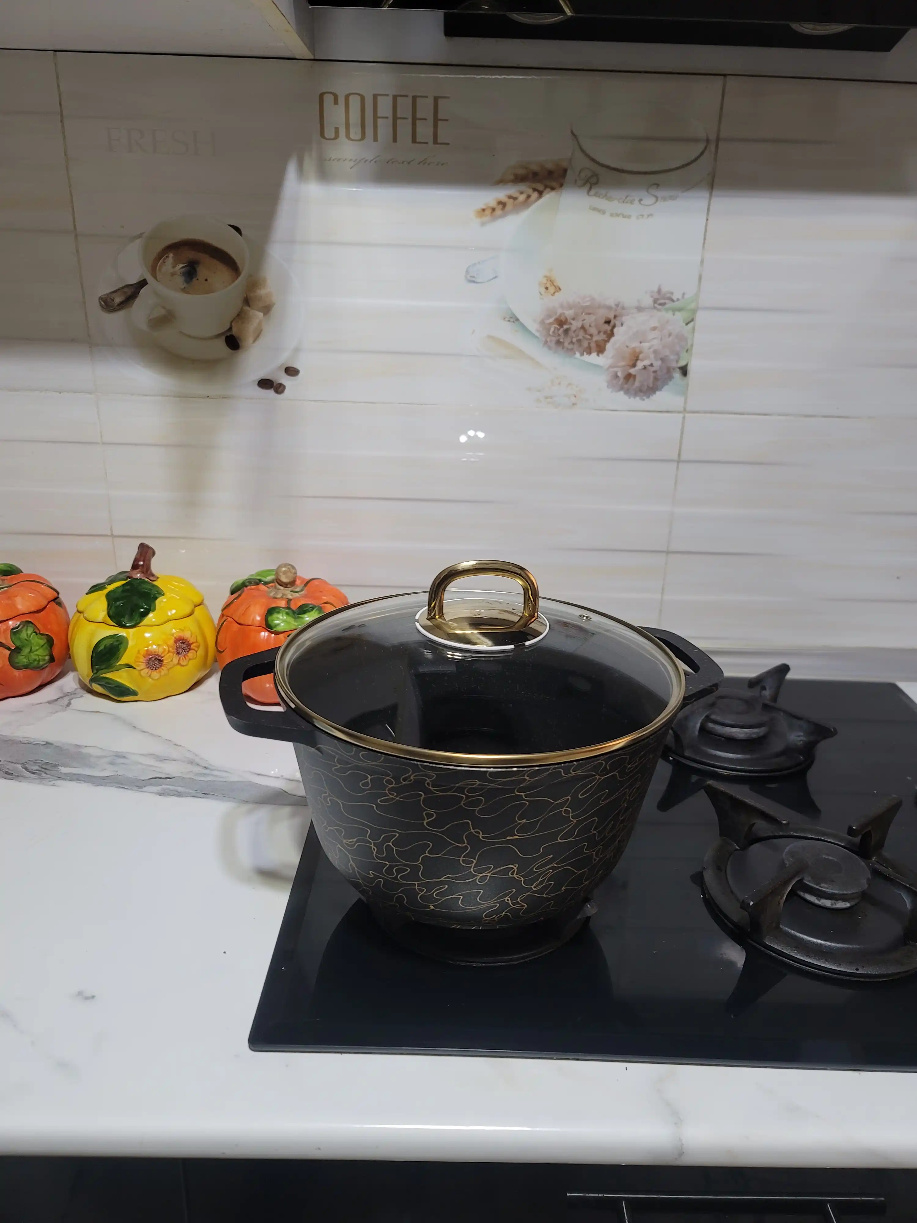 Shisha qopqoqli Kukmara kastryulkasi, AP qora-oltin rangli nazokat chizig‘i
