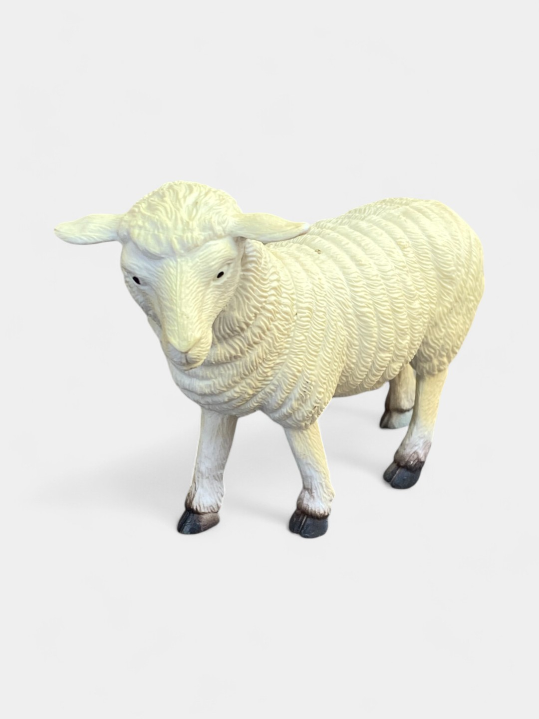 Keksa bir ayol yoshroq erkakka minora beradi