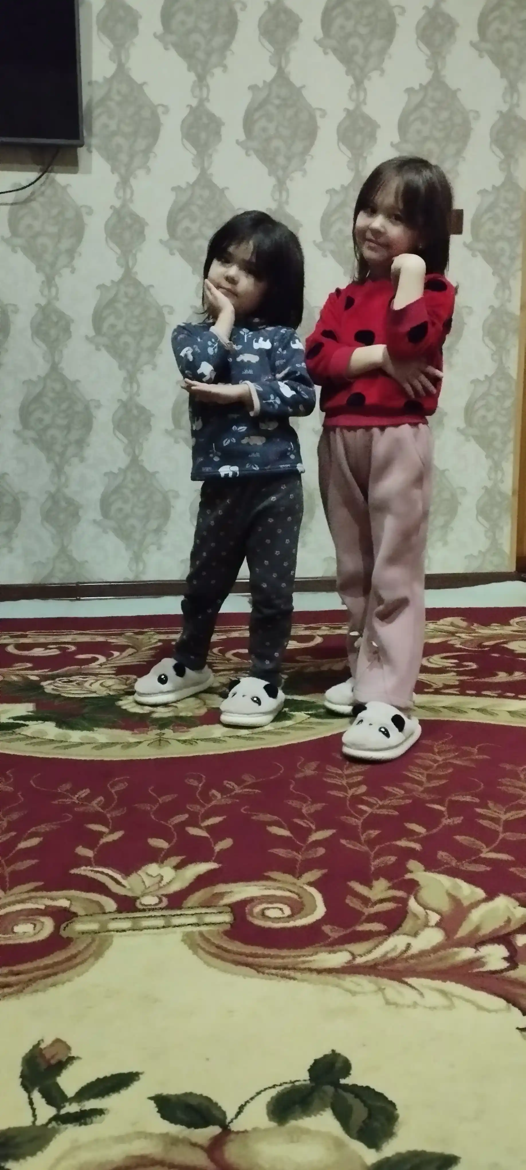 O‘g‘il va qiz bolalar uchun uy shippaklari, tagcharmi yumshoq