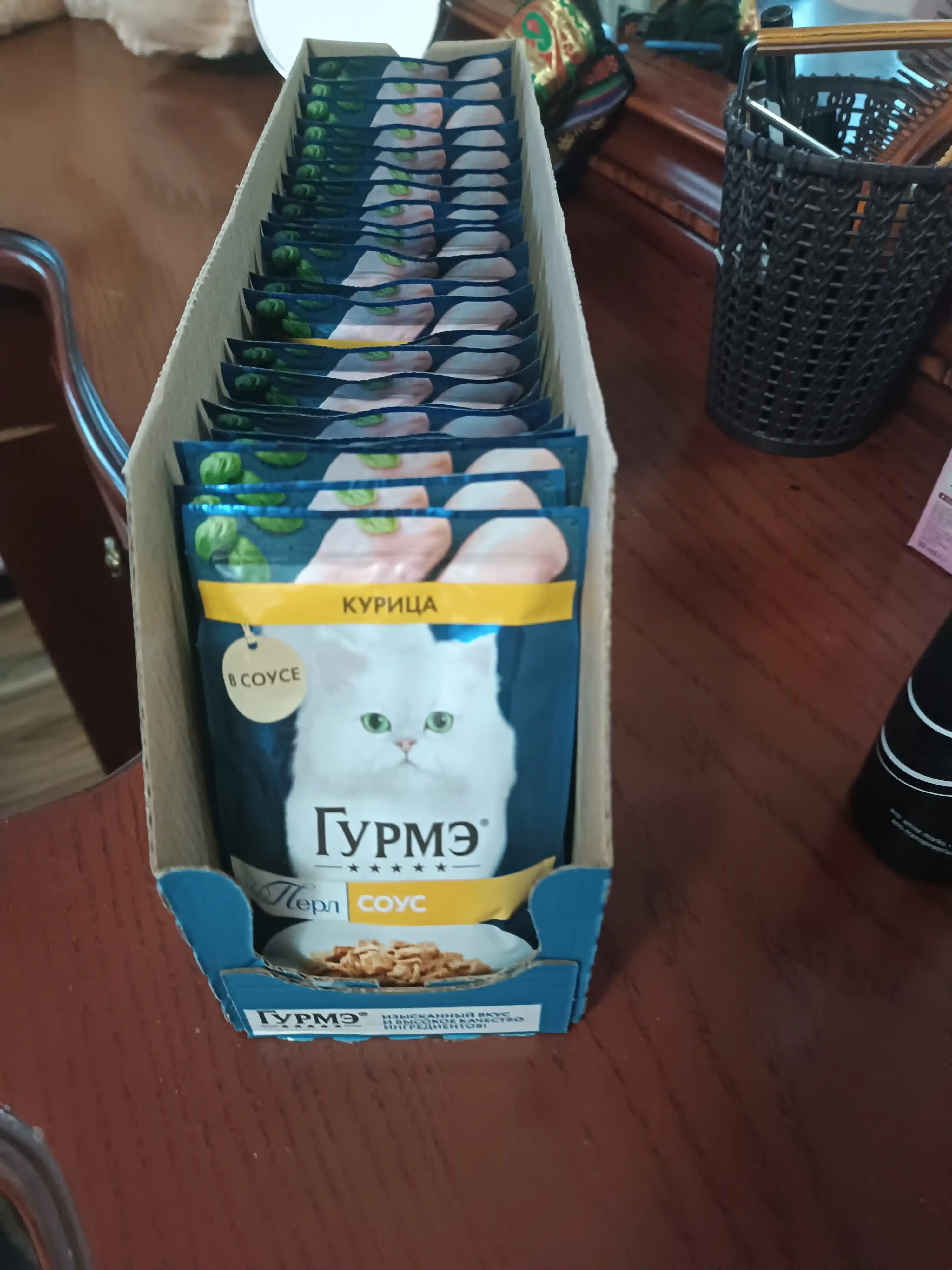 Gourmet Pearl mushuklar nam yemi, hashamatli sousdagi tovuq go'shti 75 gr 26 dona