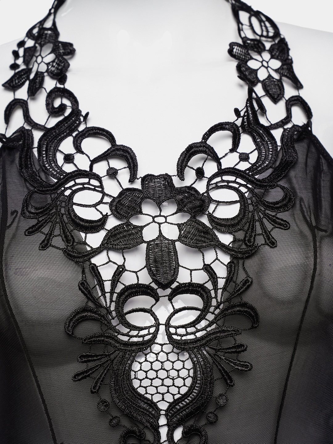 Dikni yalaydi va ayolni yutadi