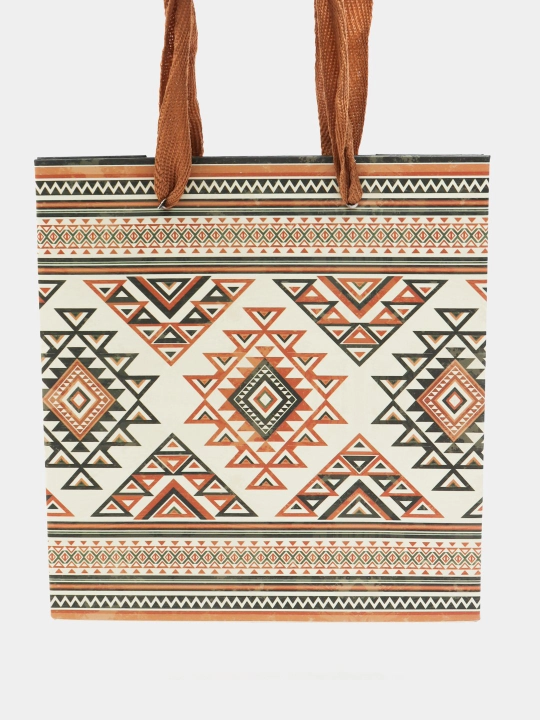 Sovg'a paketlari 18x23 sm. Qalin qog'oz har kuni uchun