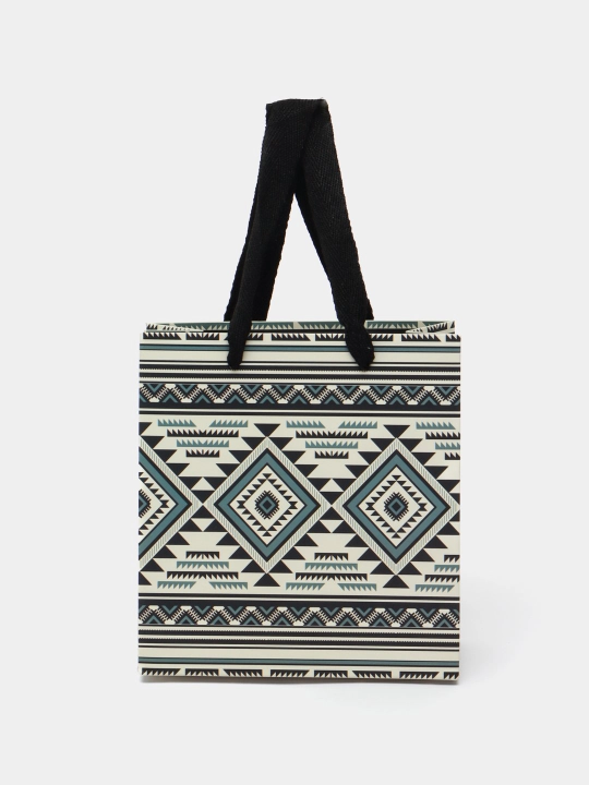 Sovg'a paketlari 18x23 sm. Qalin qog'oz har kuni uchun