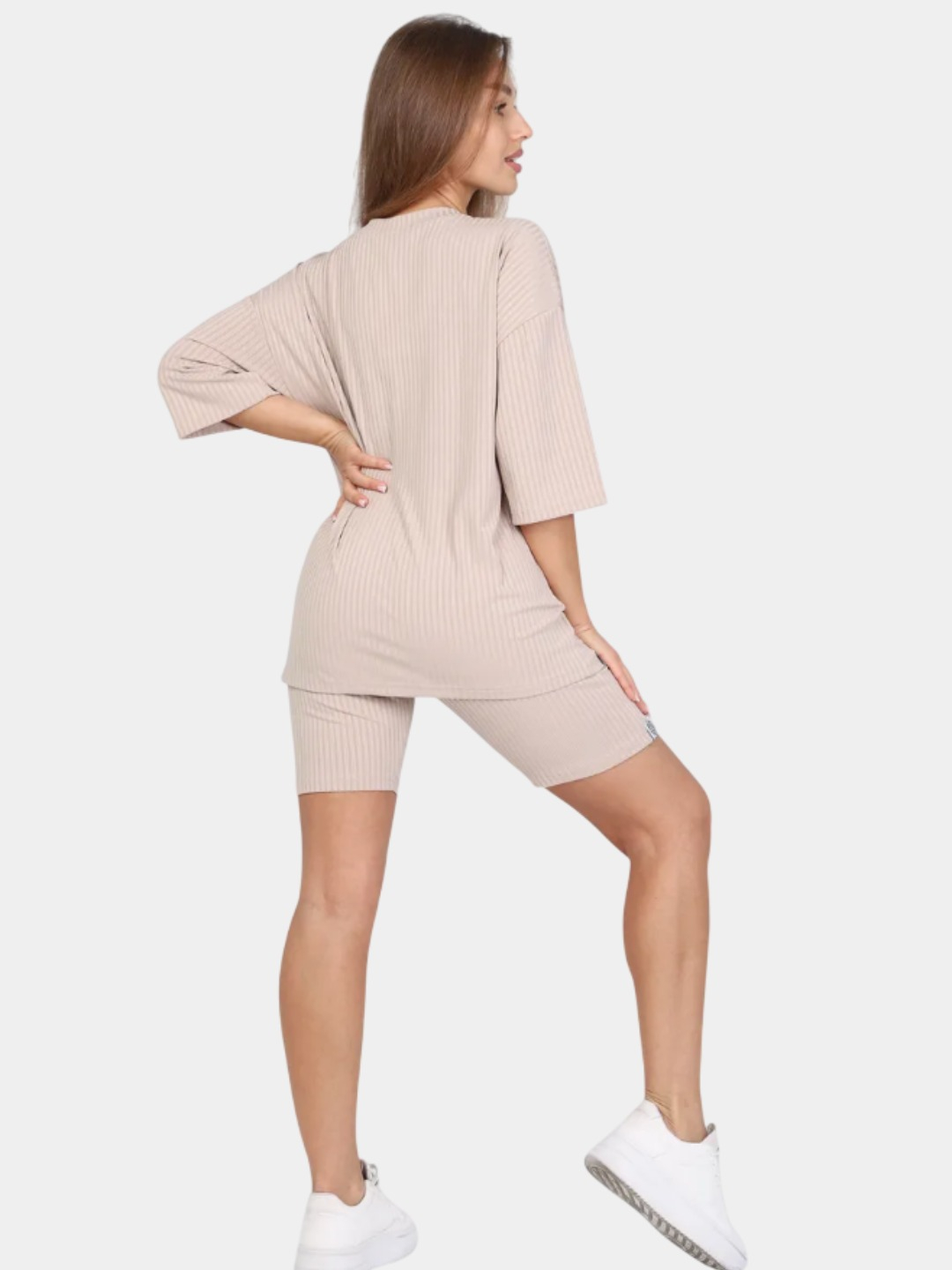 Kochada uysiz ayolni sikishdi Strelka guruhining porno fotosuratlari