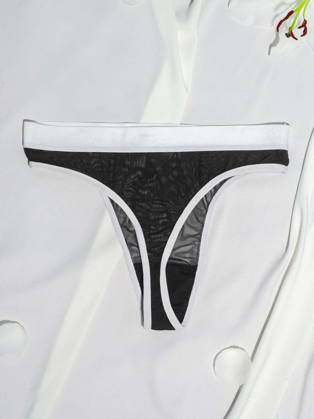 Maksim porno filmdagi aktrisadir.