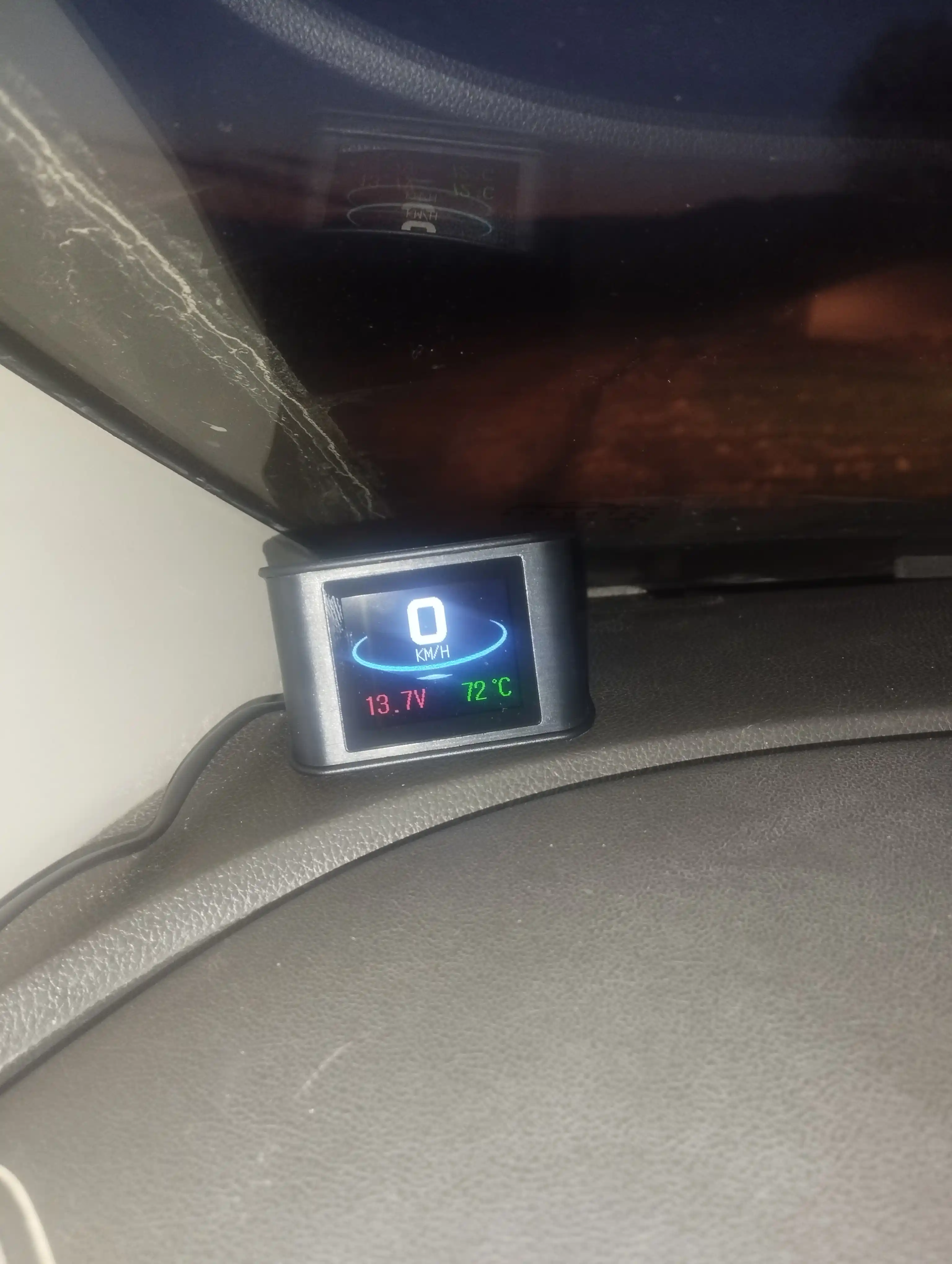 Universal OBD2 skaneri P10 ekranli, tezlik o'lchagich, harorat o'lchagich, bort kompyuteri