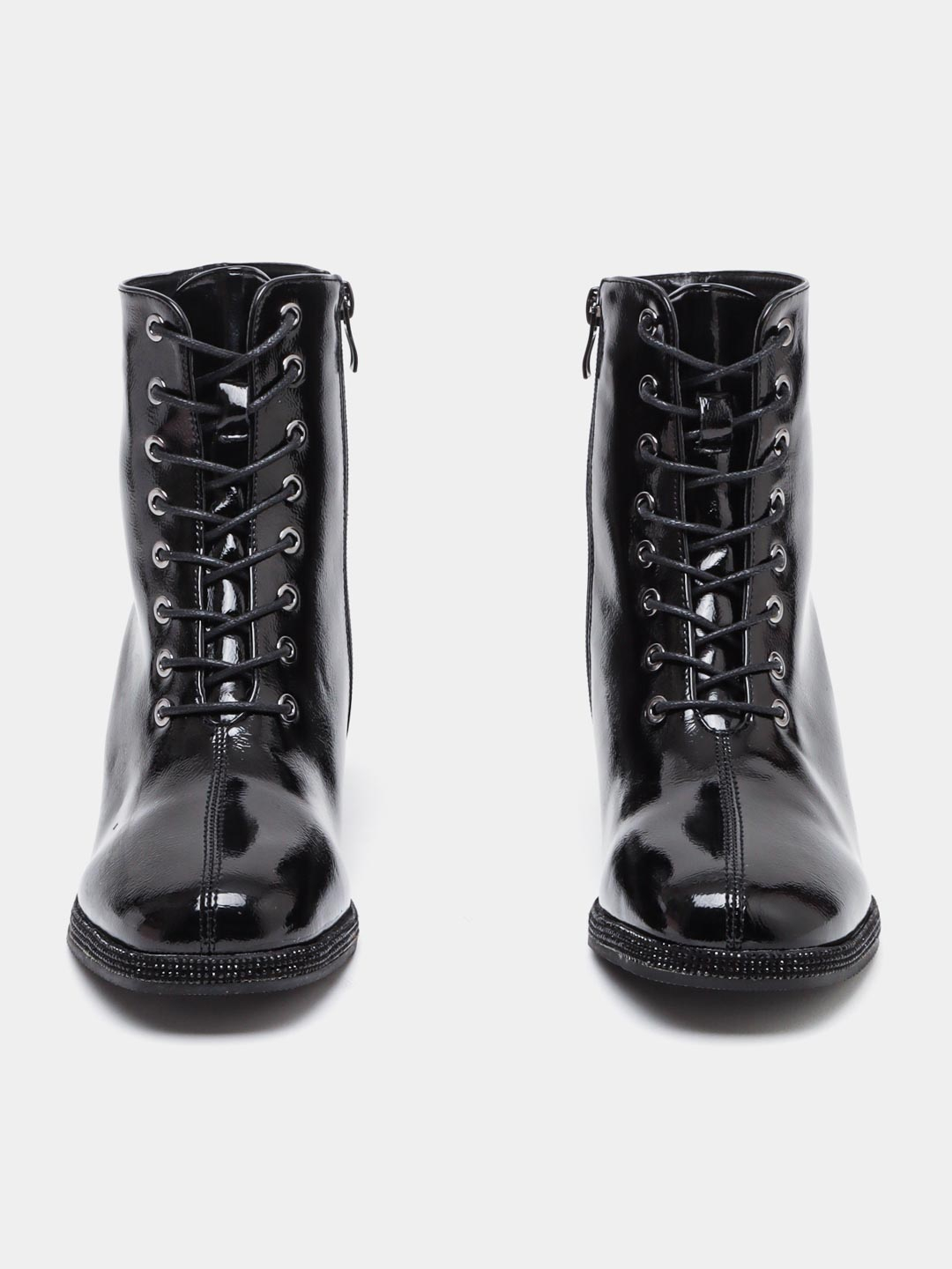 Paypoqdagi gozal qizni sikdi