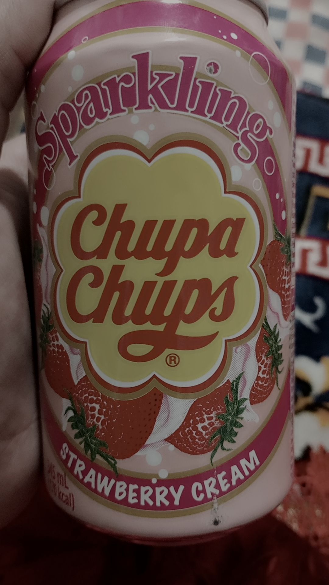Газированный напиток со вкусом клубники и сливками Chupa Chups Strawberry & Cream, 345 мл