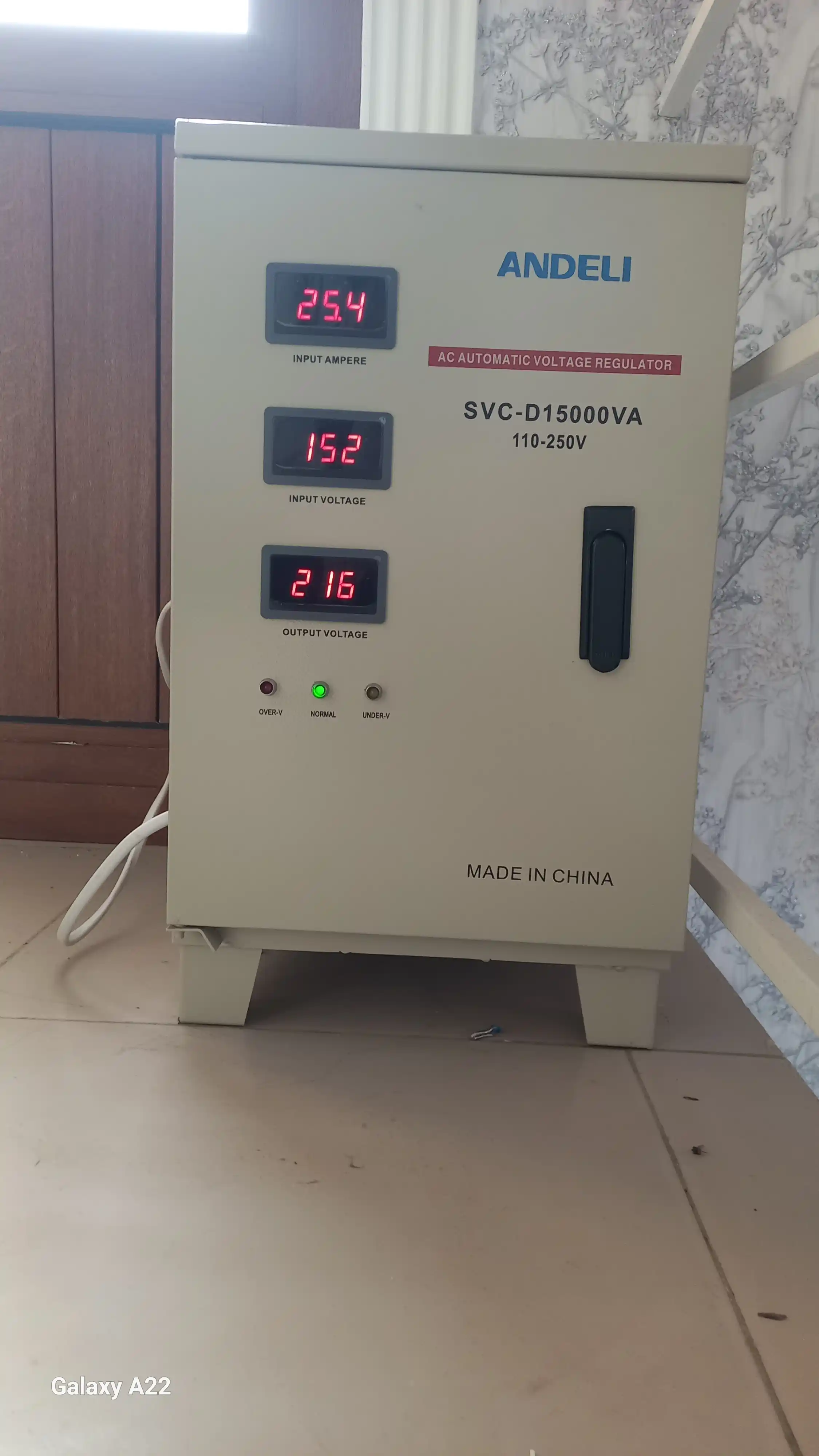 Avtomatik voltaj stabilizatori Andeli SVC-D 15000VA, 15 kW, 220 volt