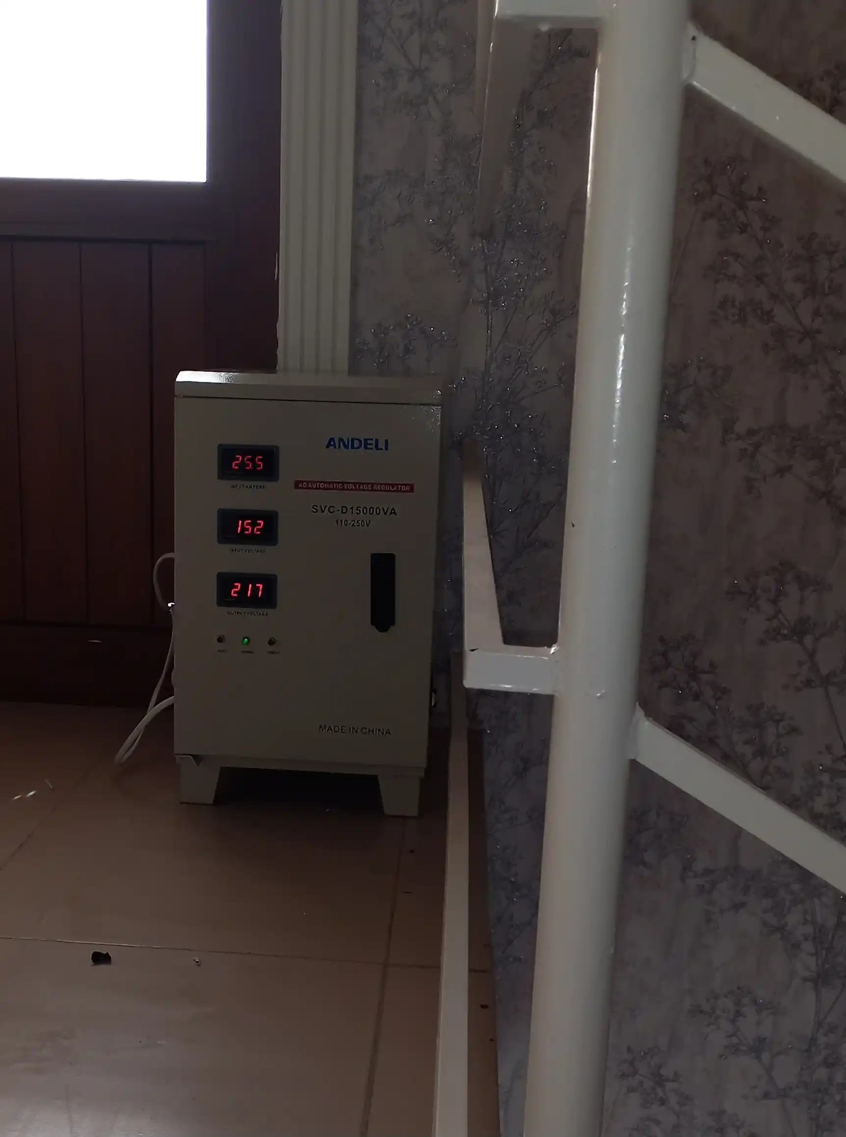 Avtomatik voltaj stabilizatori Andeli SVC-D 15000VA, 15 kW, 220 volt