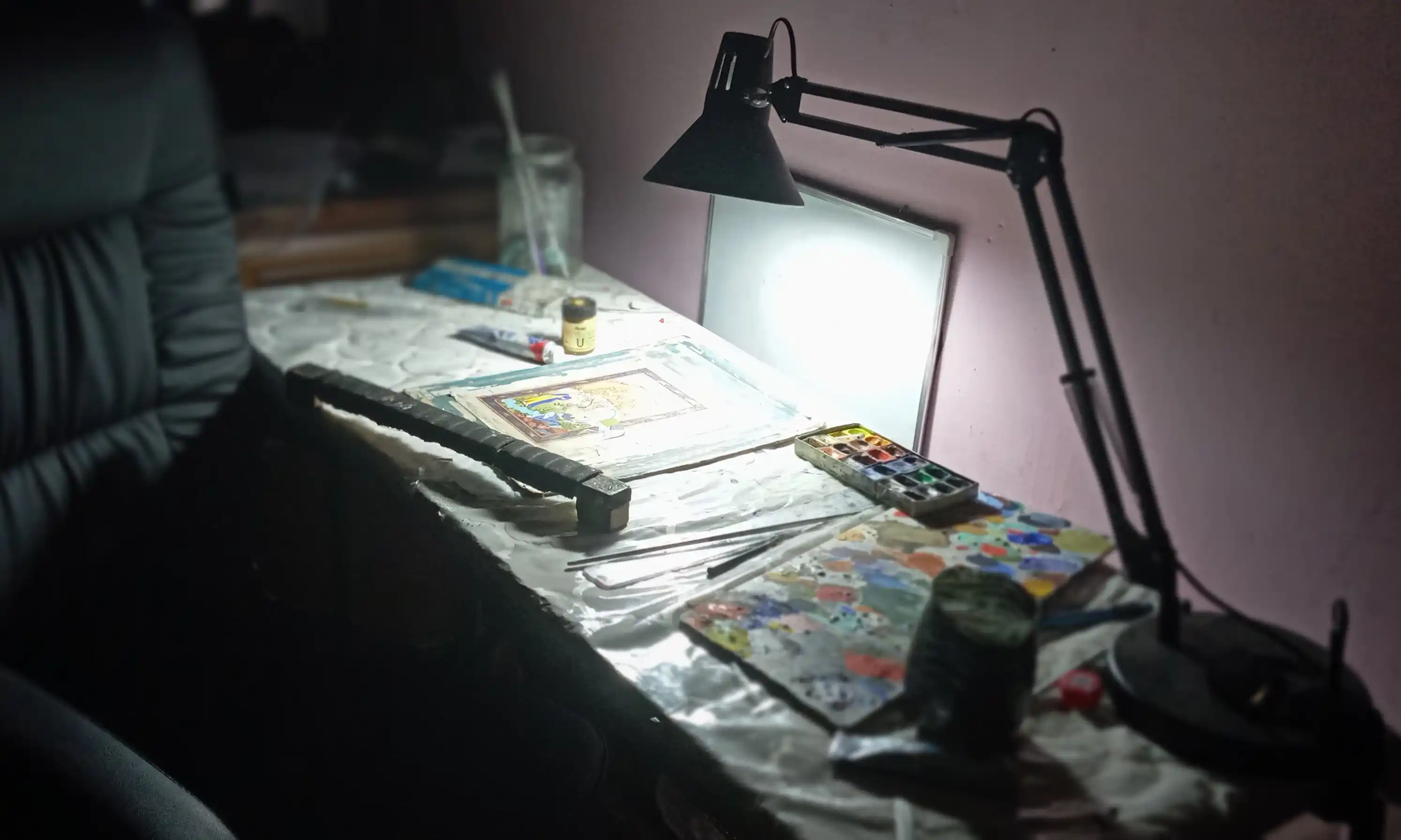 Stol lampa maktab o'quvchilar uchun svitilnik metal korpus, tungi chiroq + zajim sovg'a