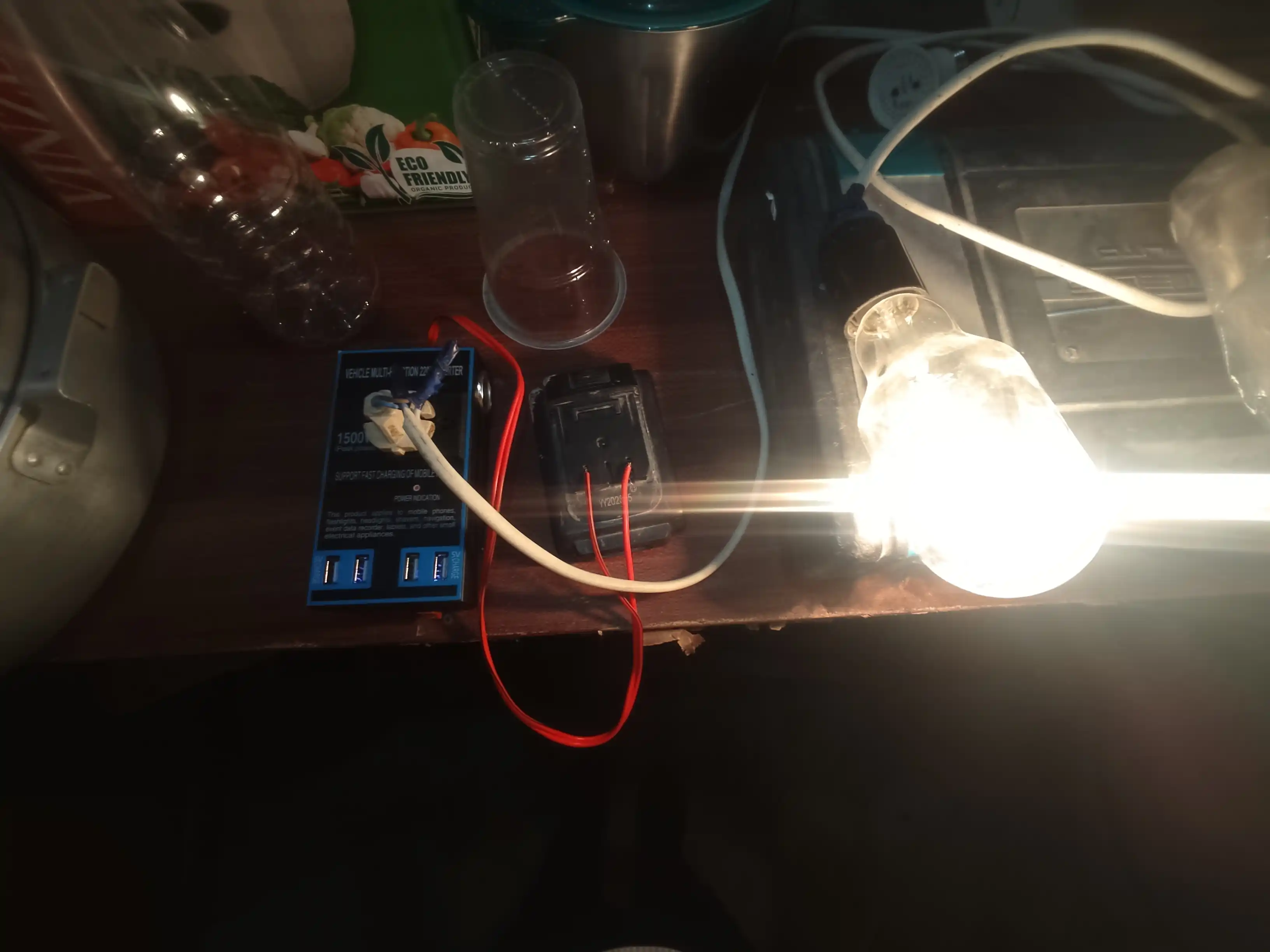 Avtomobil invertori 12V/24V dan 220V ga, 1500 Vt — 4 ta USB port, metall korpus