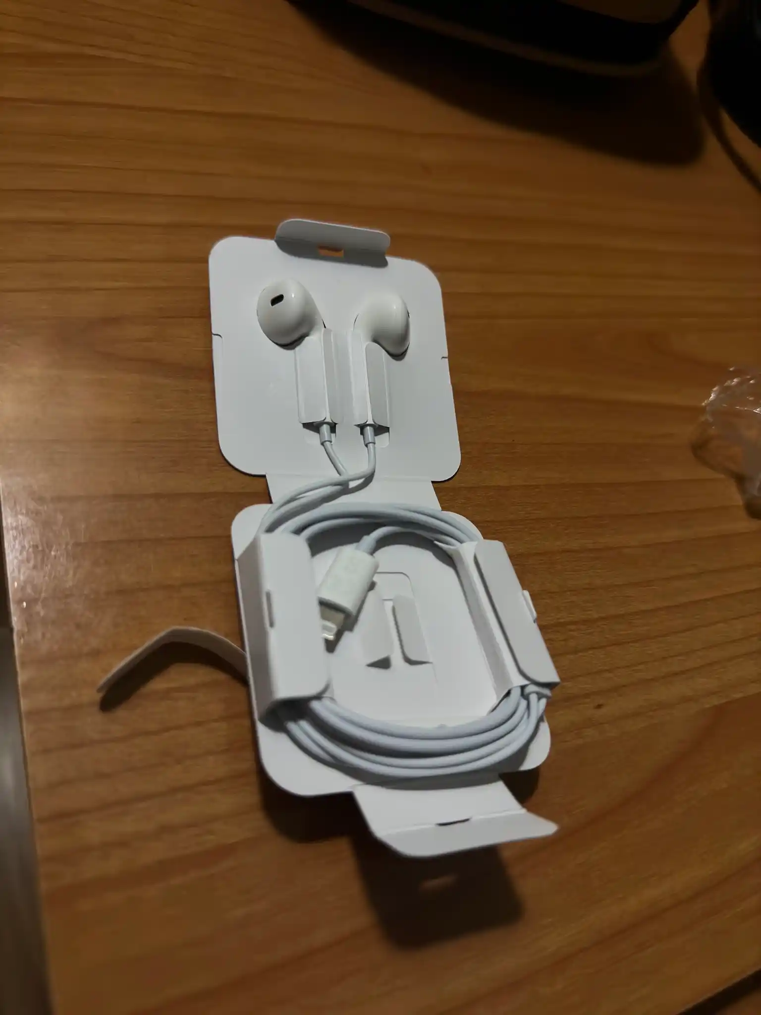 Наушники проводные Apple EarPods Lightning White EarPods