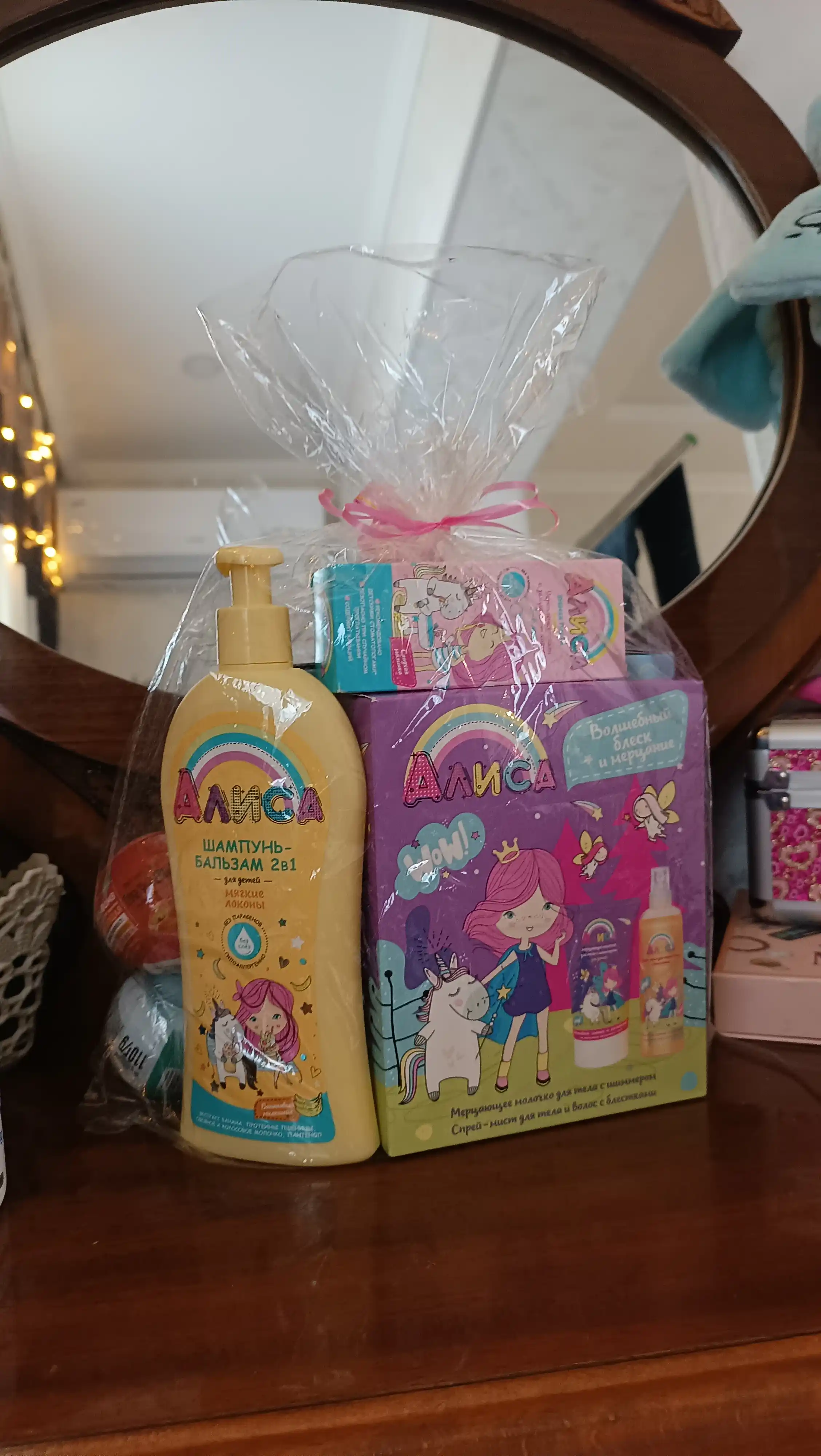 Bolalar uchun shampun-balzam Alisa 2 tasi 1 da, yumshoq jingalaklar, 350 ml