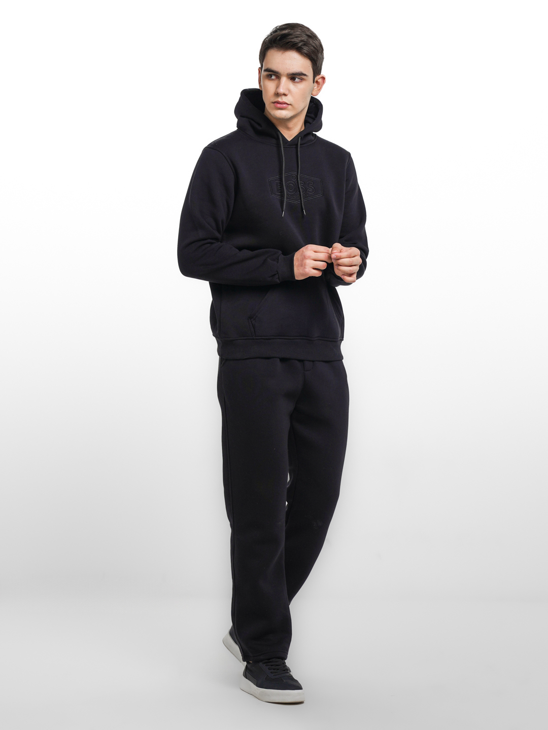 Jum bilan qoplangan tukli mushuk fotosurati