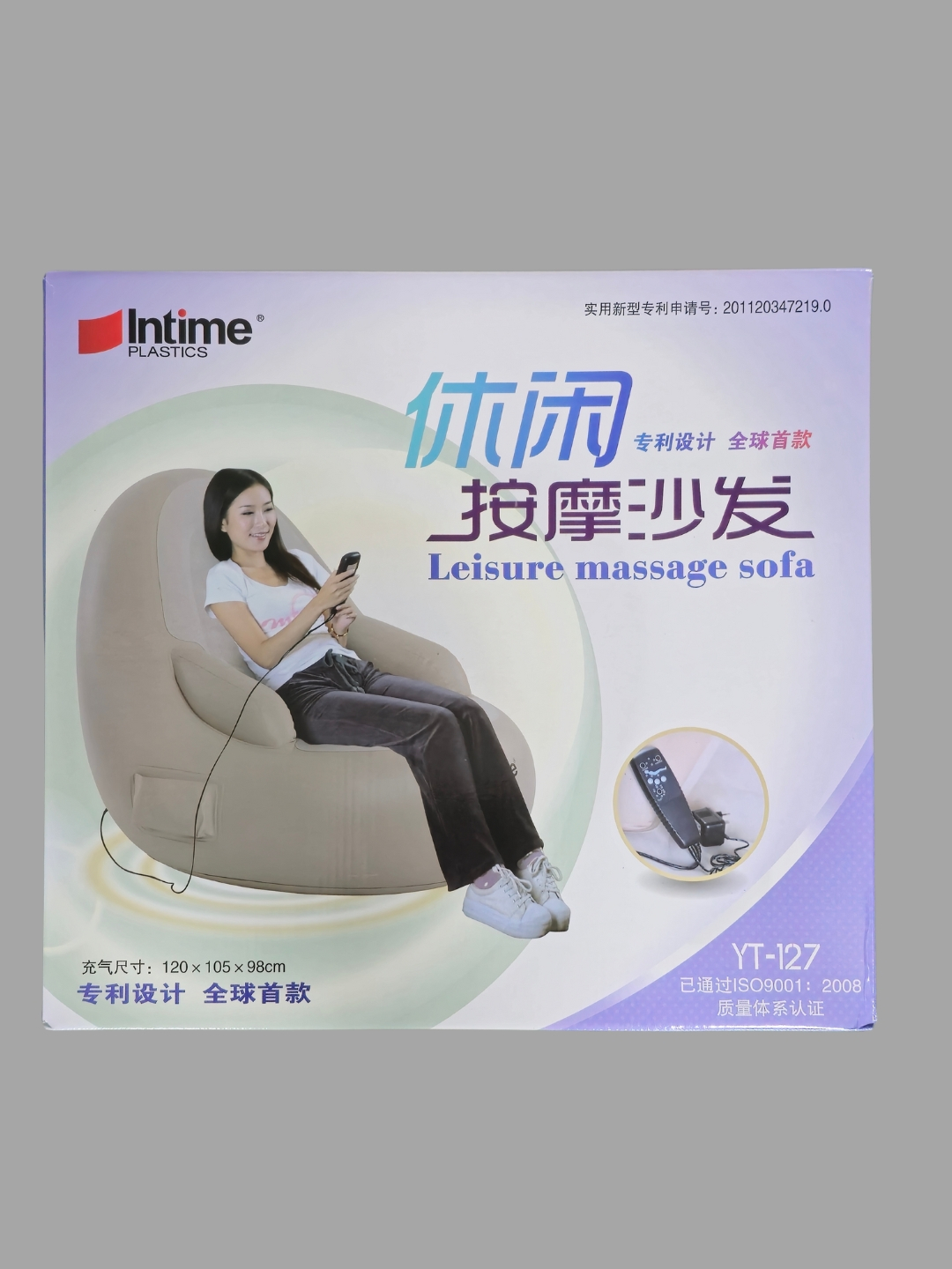 Kresloga kauchuk jinsiy olatni biriktirilgan va qiz unga otirdi.