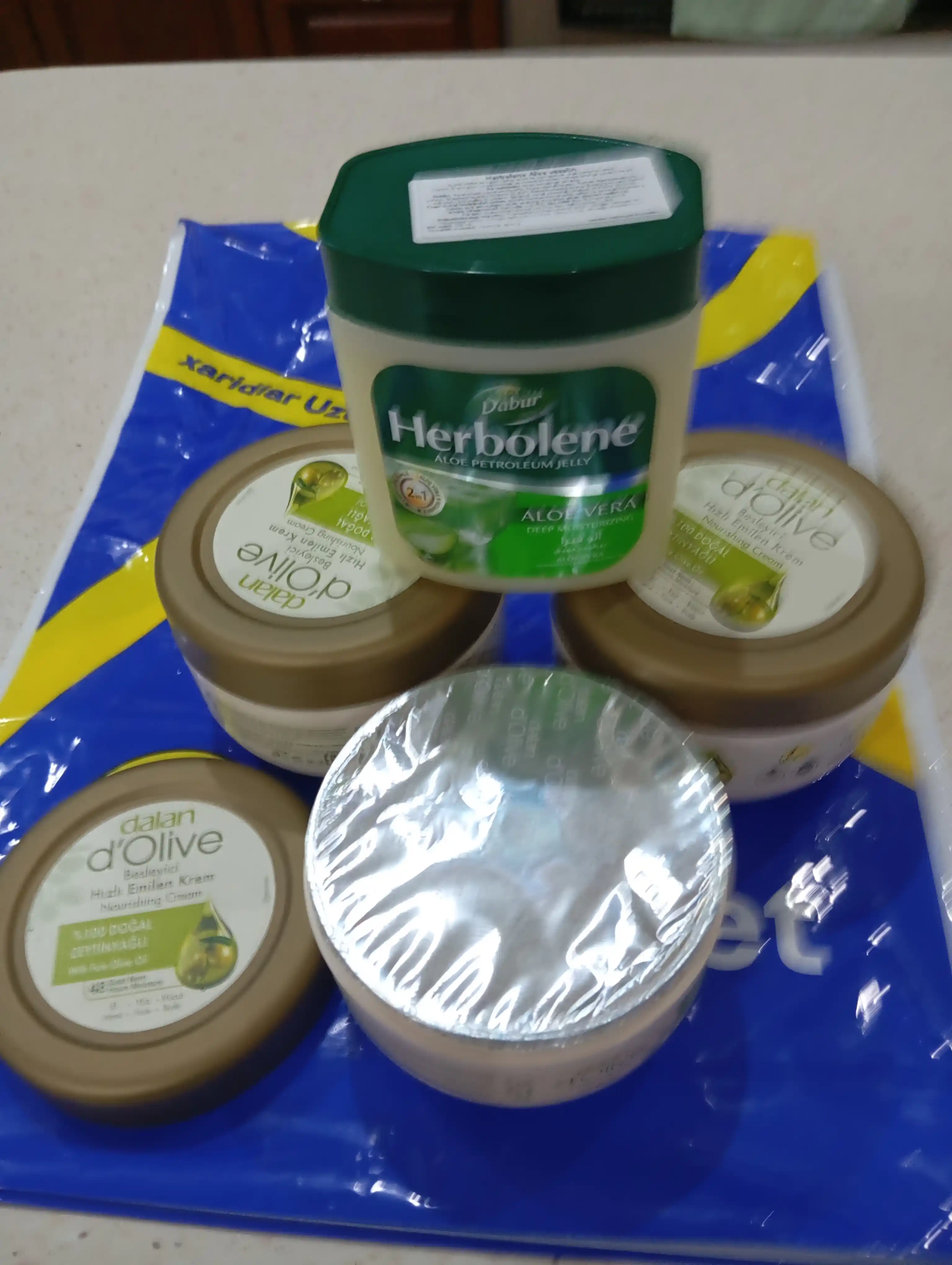 Vazelin Dabur Herbolene, aloe vera va E vitamin, yuz kremi, tana va lablar uchun