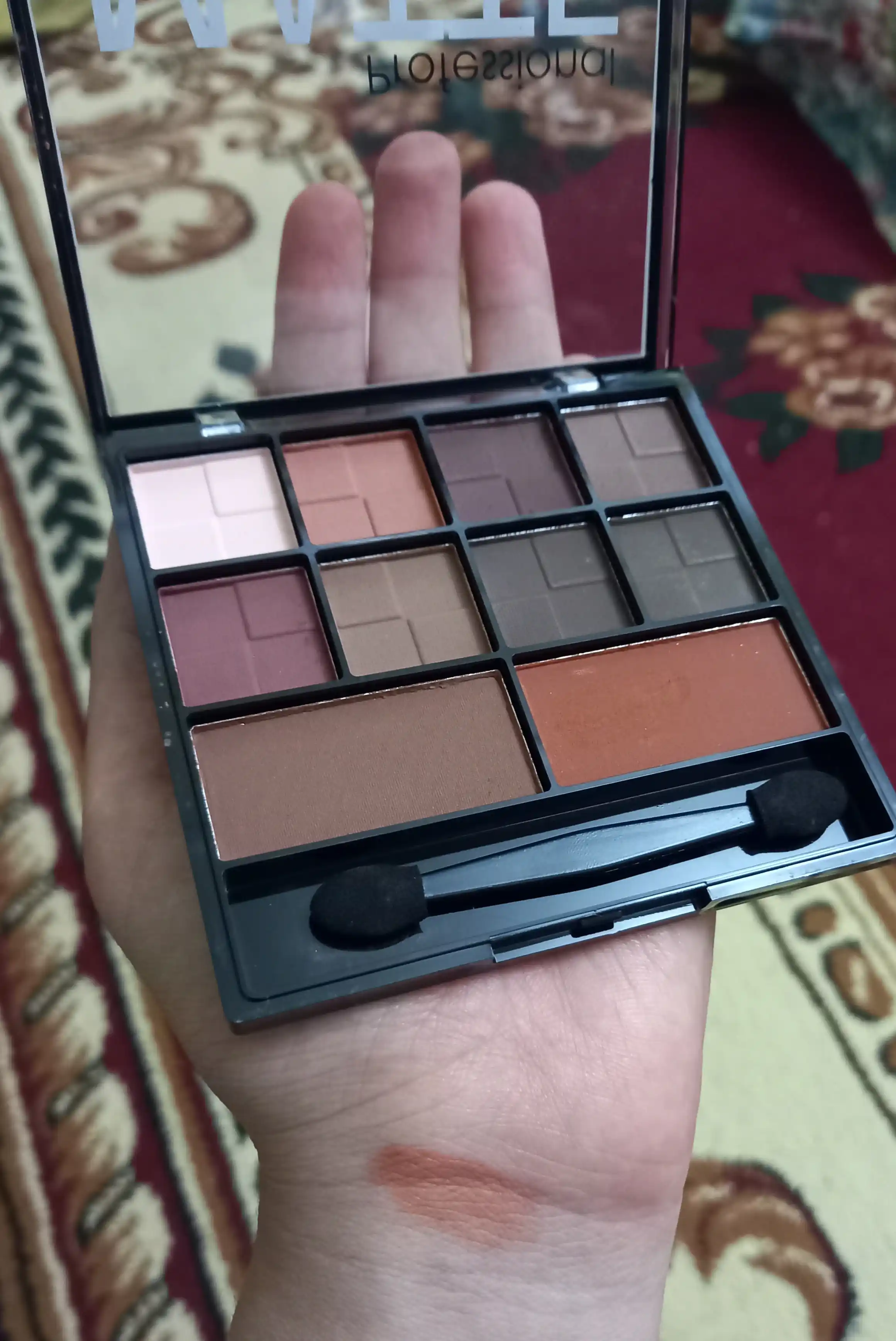 Тени для век MATTE professional, 10 оттенков, s.f.r COLOR