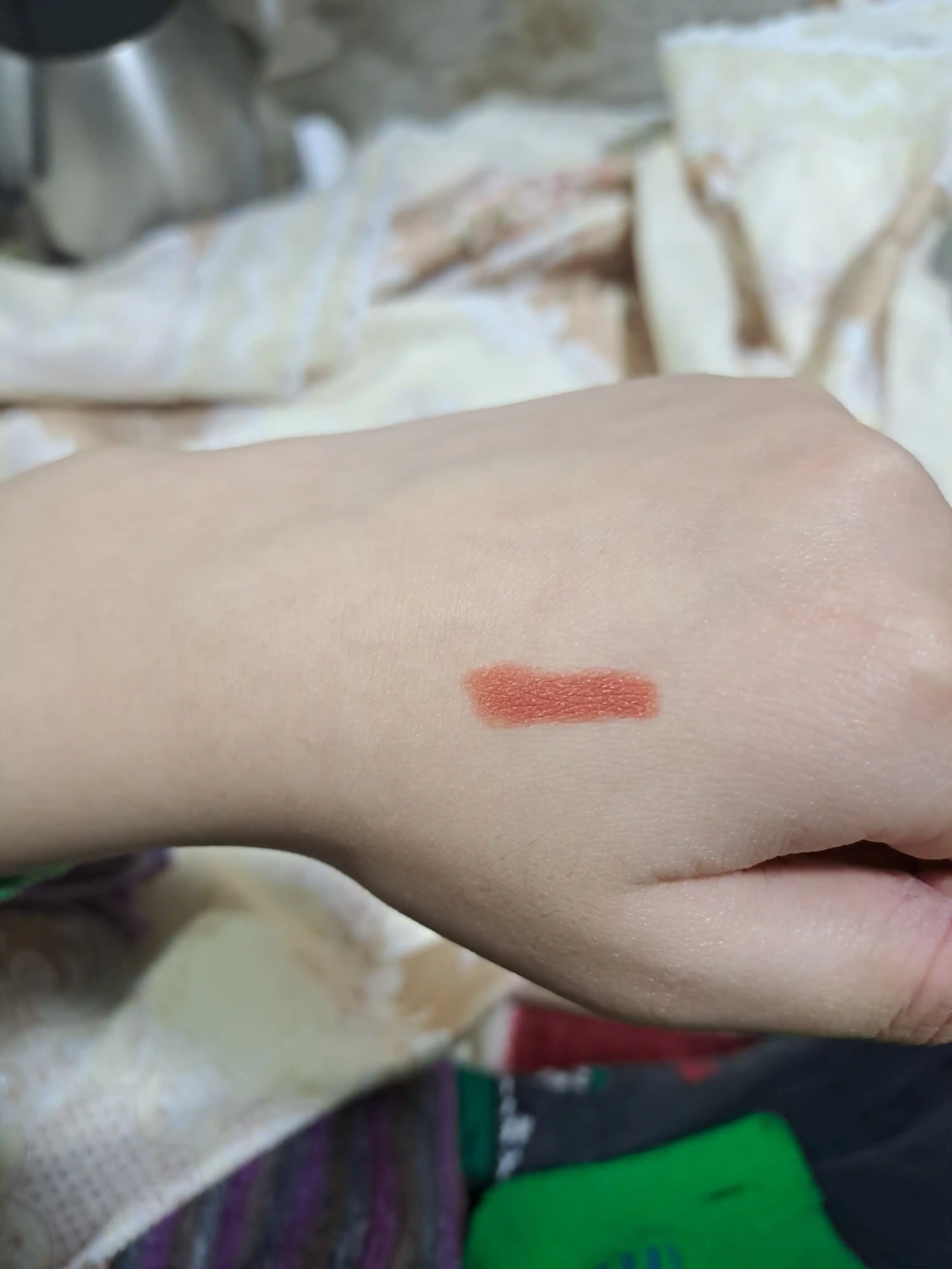Xira, namlantiruvchi, suvga chidamli lab bo‘yog‘i FX Make up forever