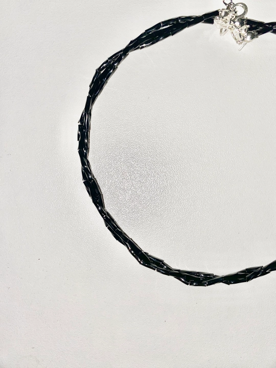 Biser va marvaridlardan yasalgan choker bo'yin zanjiri, marjonli bo'yin bezagi