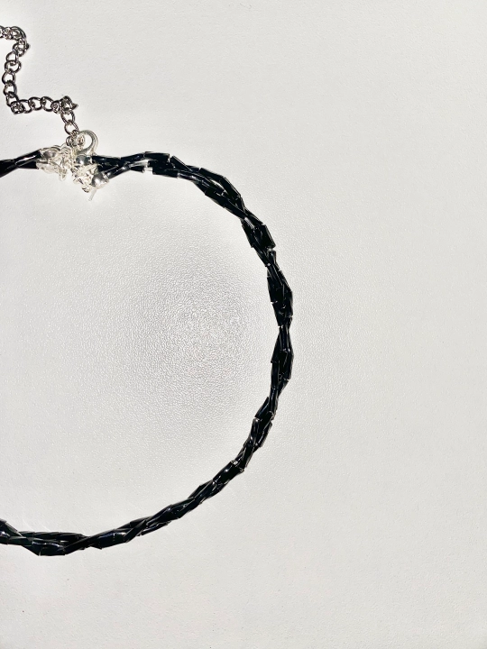 Biser va marvaridlardan yasalgan choker bo'yin zanjiri, marjonli bo'yin bezagi