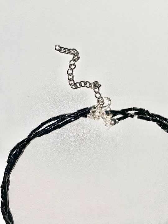 Biser va marvaridlardan yasalgan choker bo'yin zanjiri, marjonli bo'yin bezagi