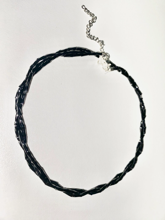 Biser va marvaridlardan yasalgan choker bo'yin zanjiri, marjonli bo'yin bezagi