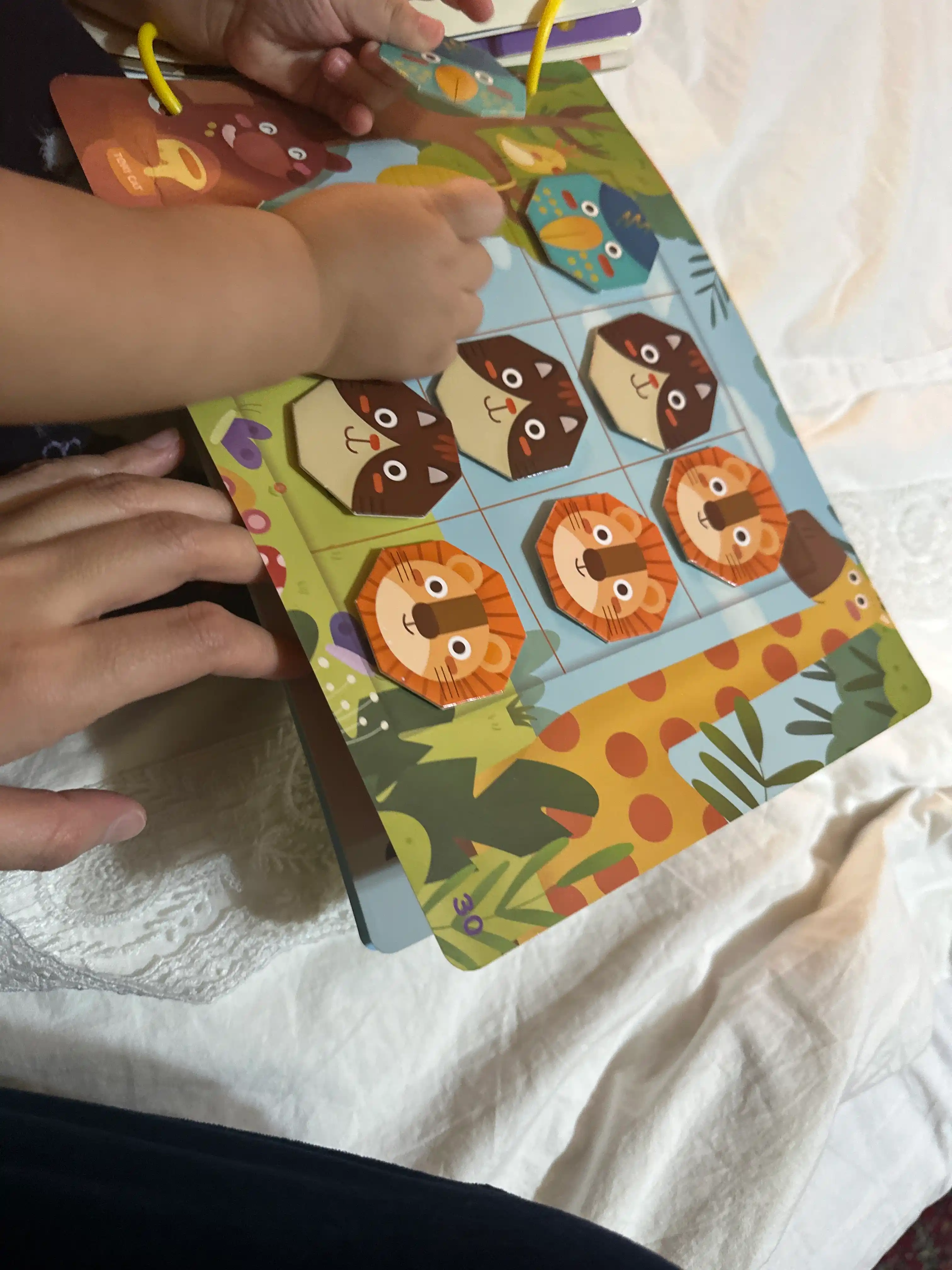 Развивающая книга Busybook, Монтессори на липучках