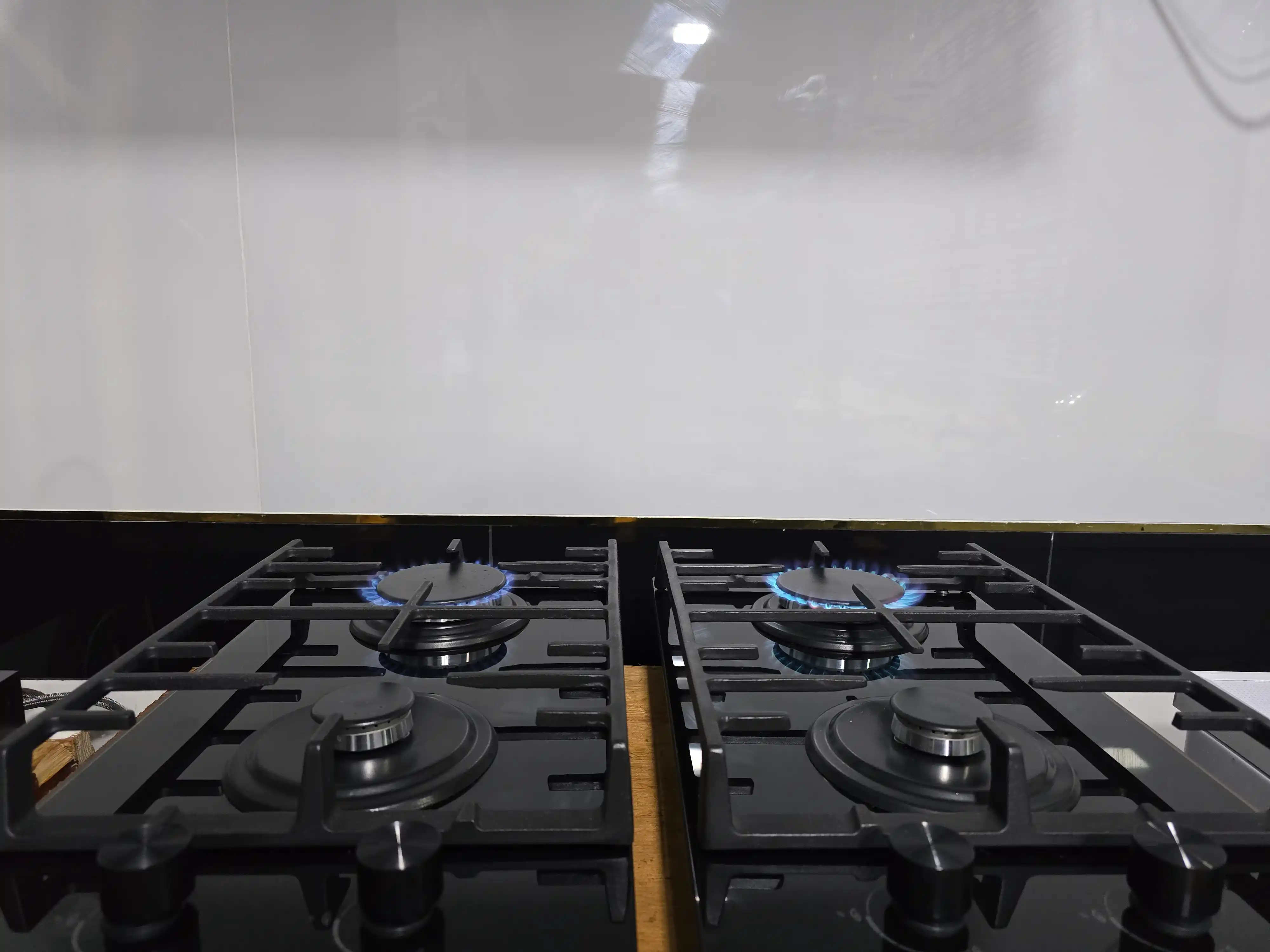 Газовая варочная панель Vitech Arida, 4 конфорки, WOK-конфорка