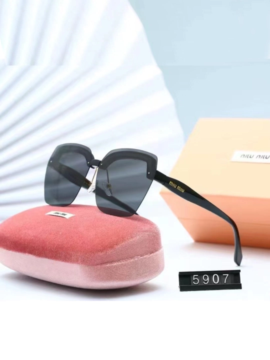 Женские солнцезащитные очки Miu Miu - 