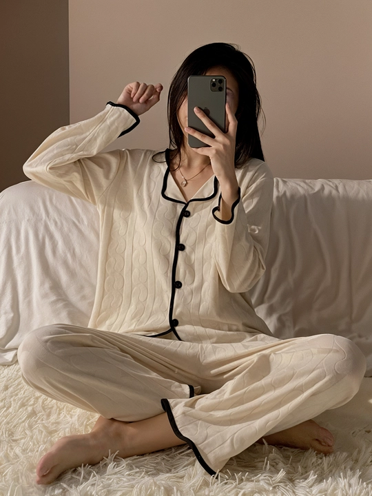 Ayollar pijamasi, 2 ta 1 da to‘plam