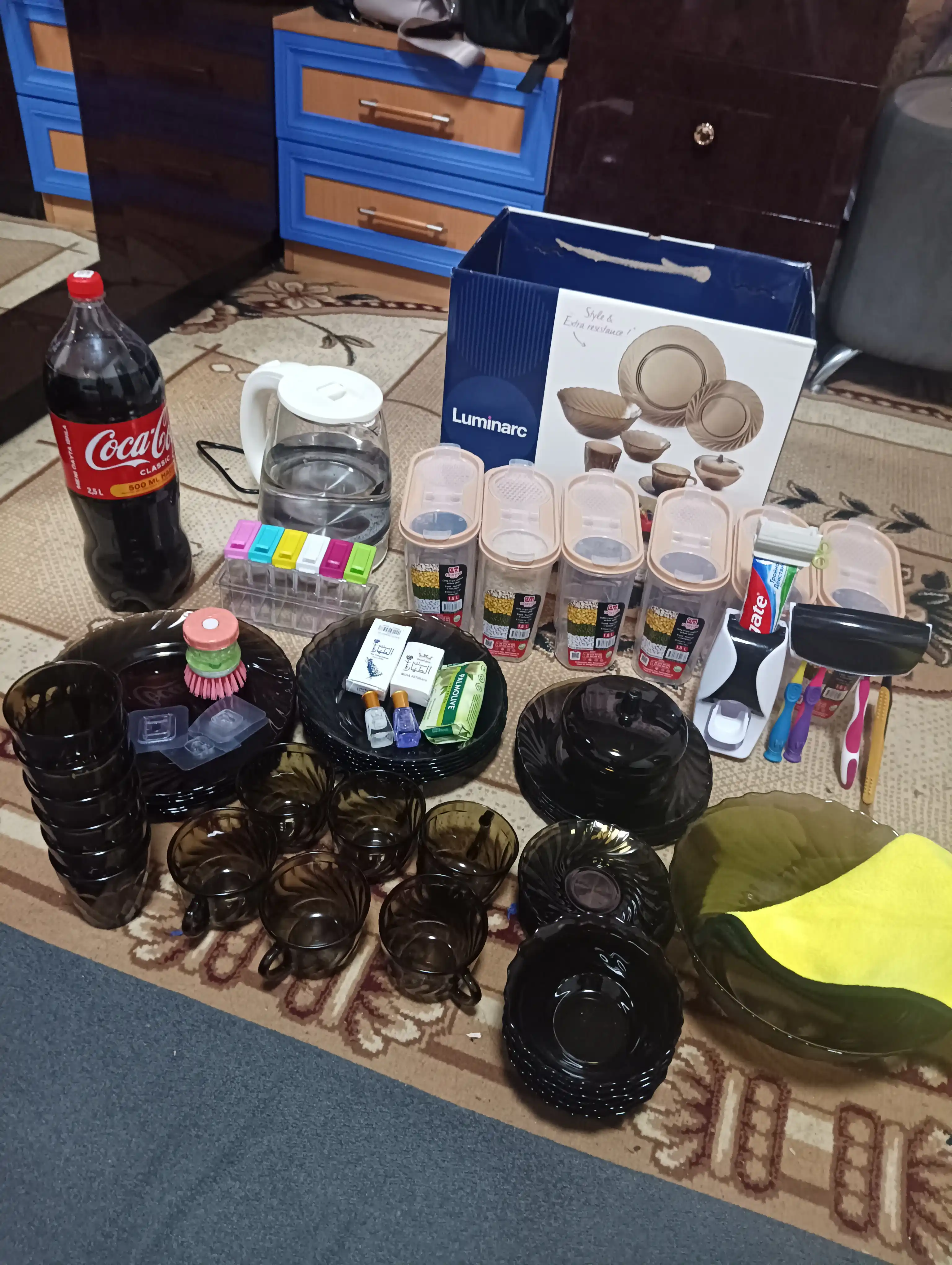 Диспенсер зубной пасты и держатель на 5 щеток