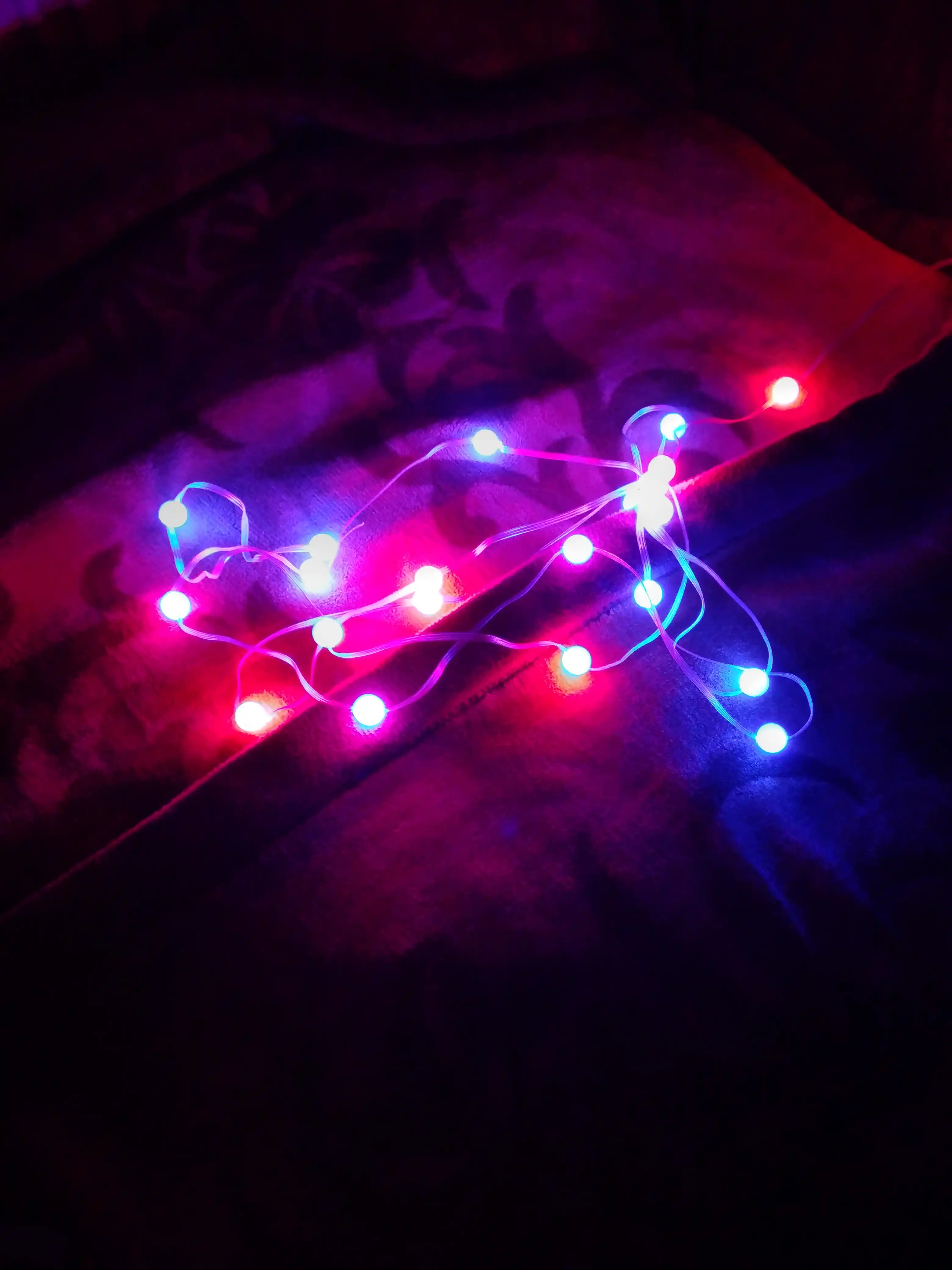 Aqlli LED RGB svetodiod girlyanda, pul't bilan, yangi yil archasi va ichki bezatish uchun