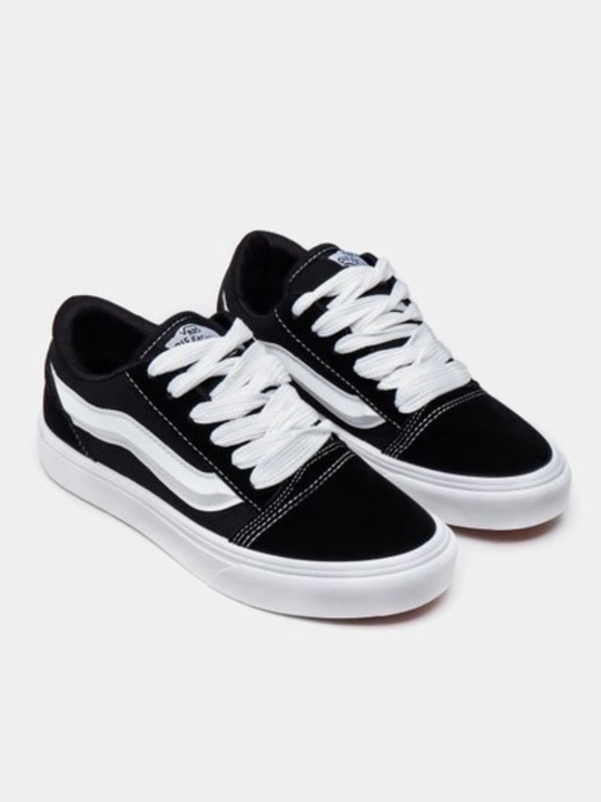 Vans uslubidagi ayollar kedi – faollik va uslub uyg‘unligi