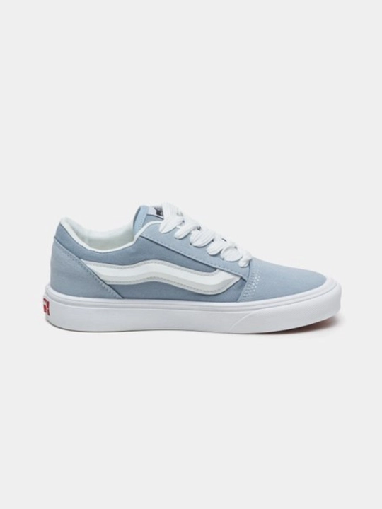 Vans uslubidagi ayollar kedi – faollik va uslub uyg‘unligi