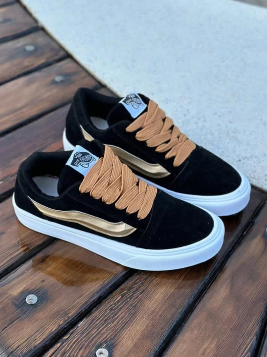 Vans uslubidagi ayollar kedi – faollik va uslub uyg‘unligi