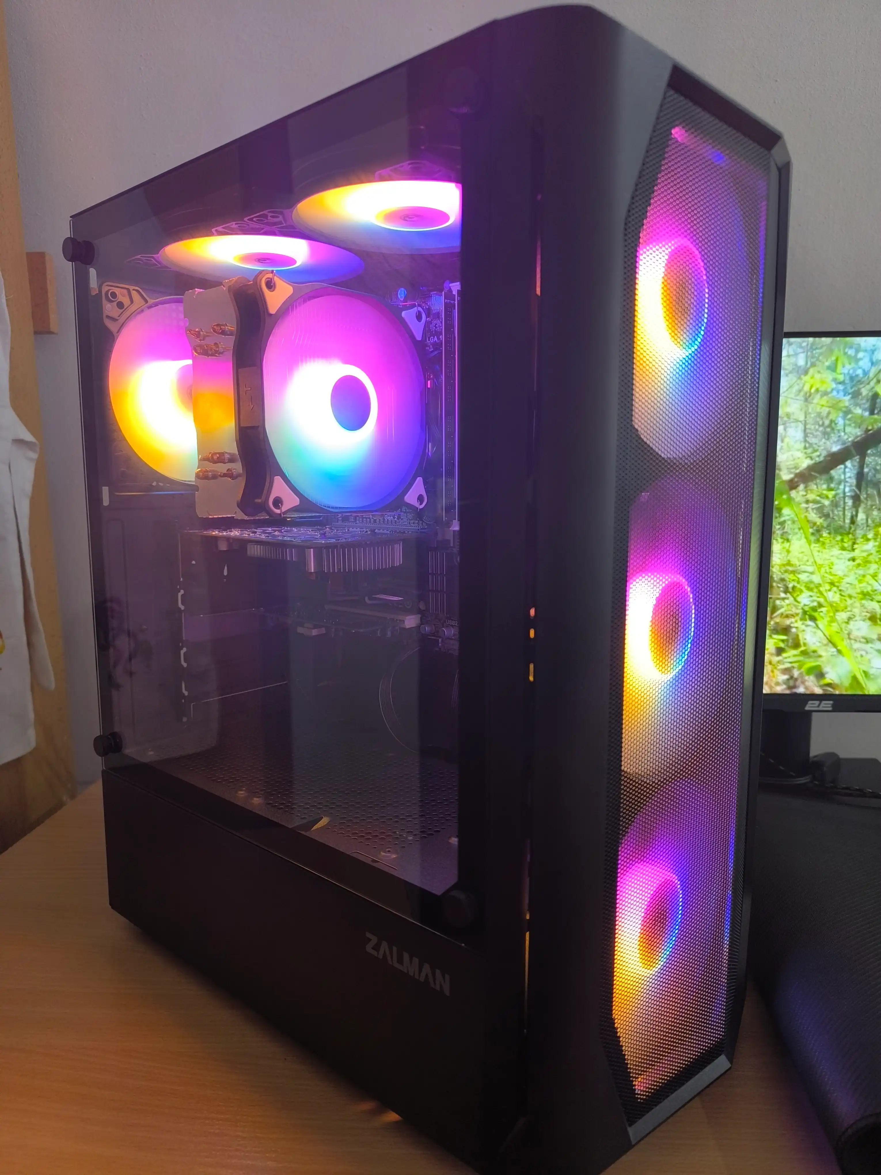 Компьютерный корпус Zalman N4 N4REV.1, 6 кулеров в комплекте, стекло, RGB подсветка