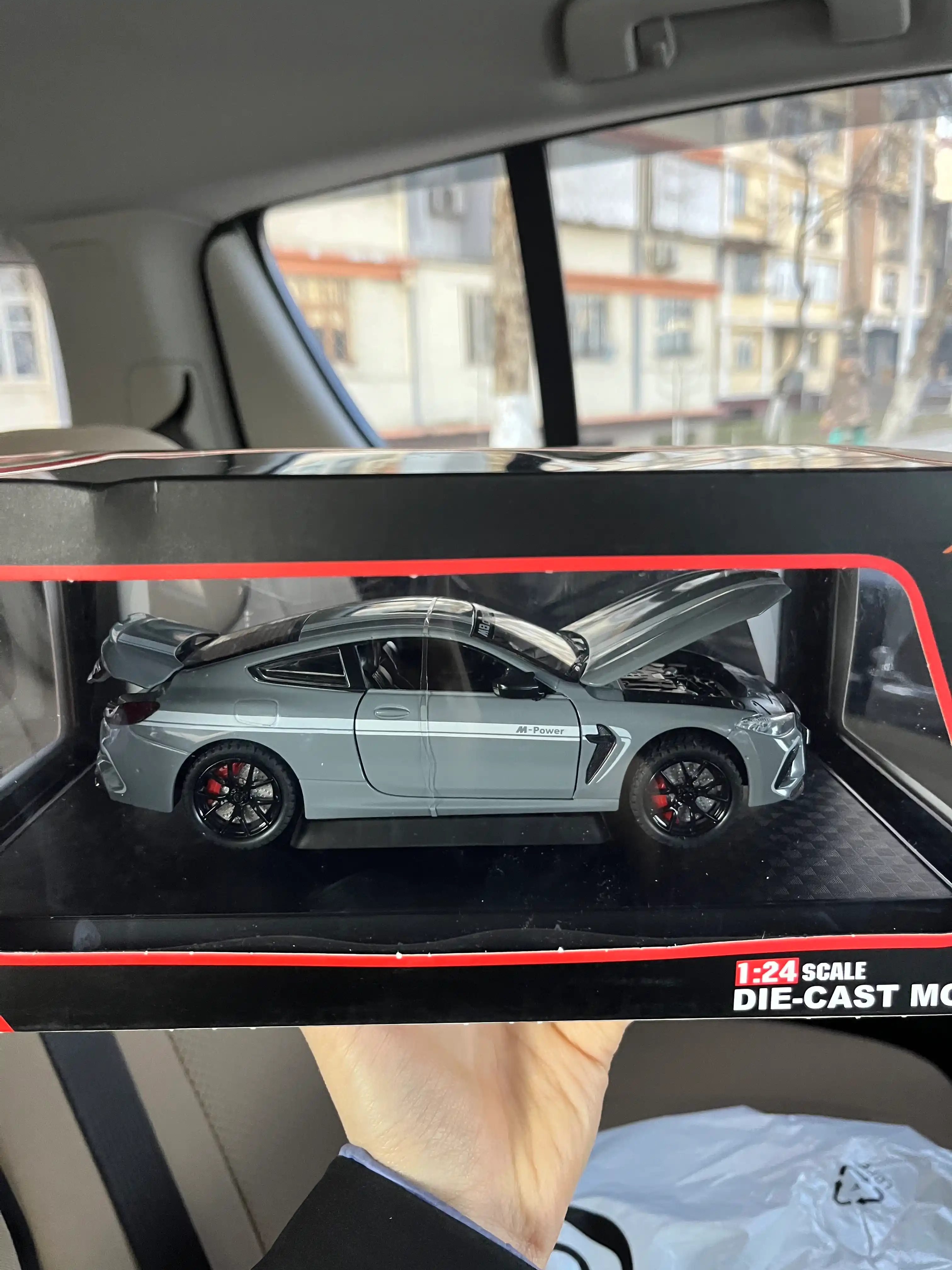 O'yinchoq metall mashina BMW M8 Thunder, 1:24