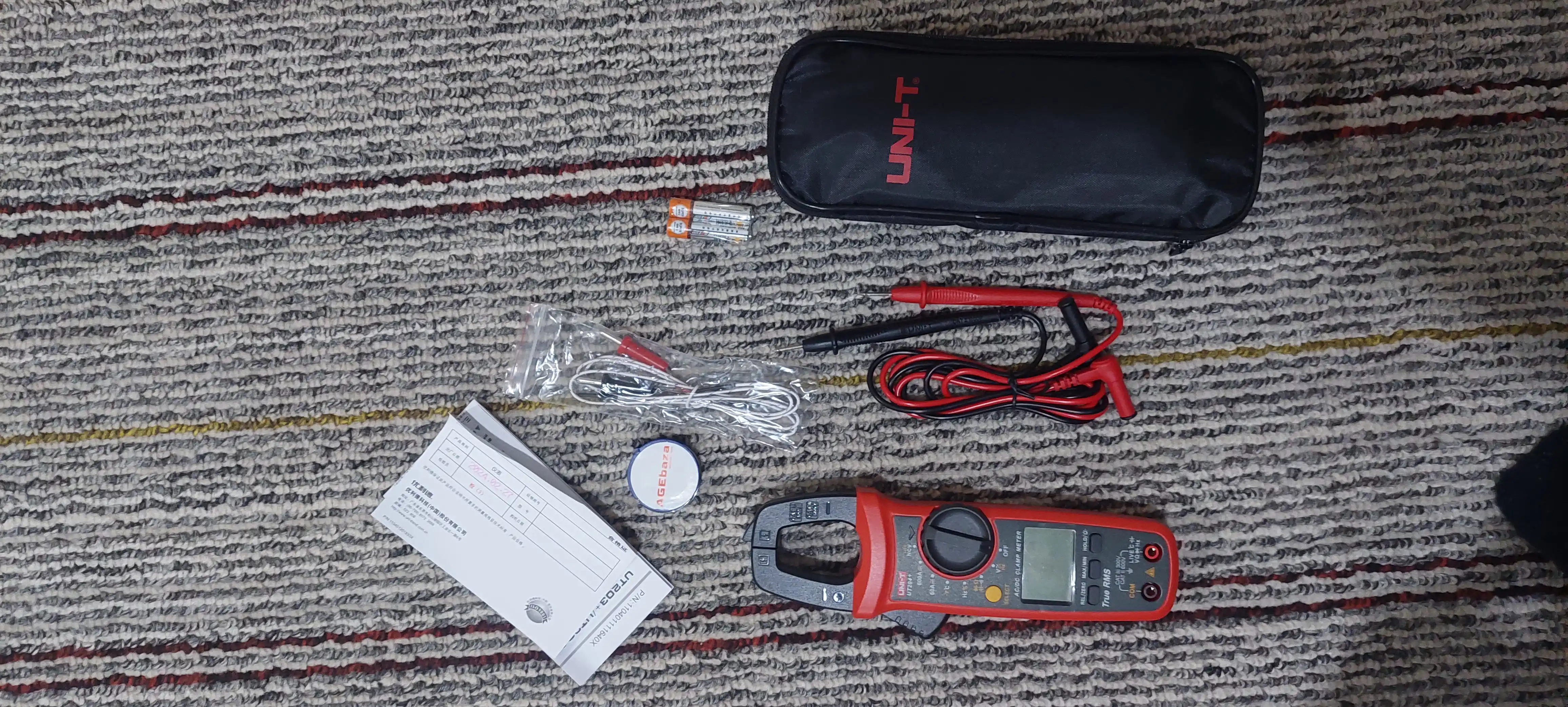 Токовые клещи UNI-T UT204A+ True RMS: DC/AC 600A, температура, емкость, частота
