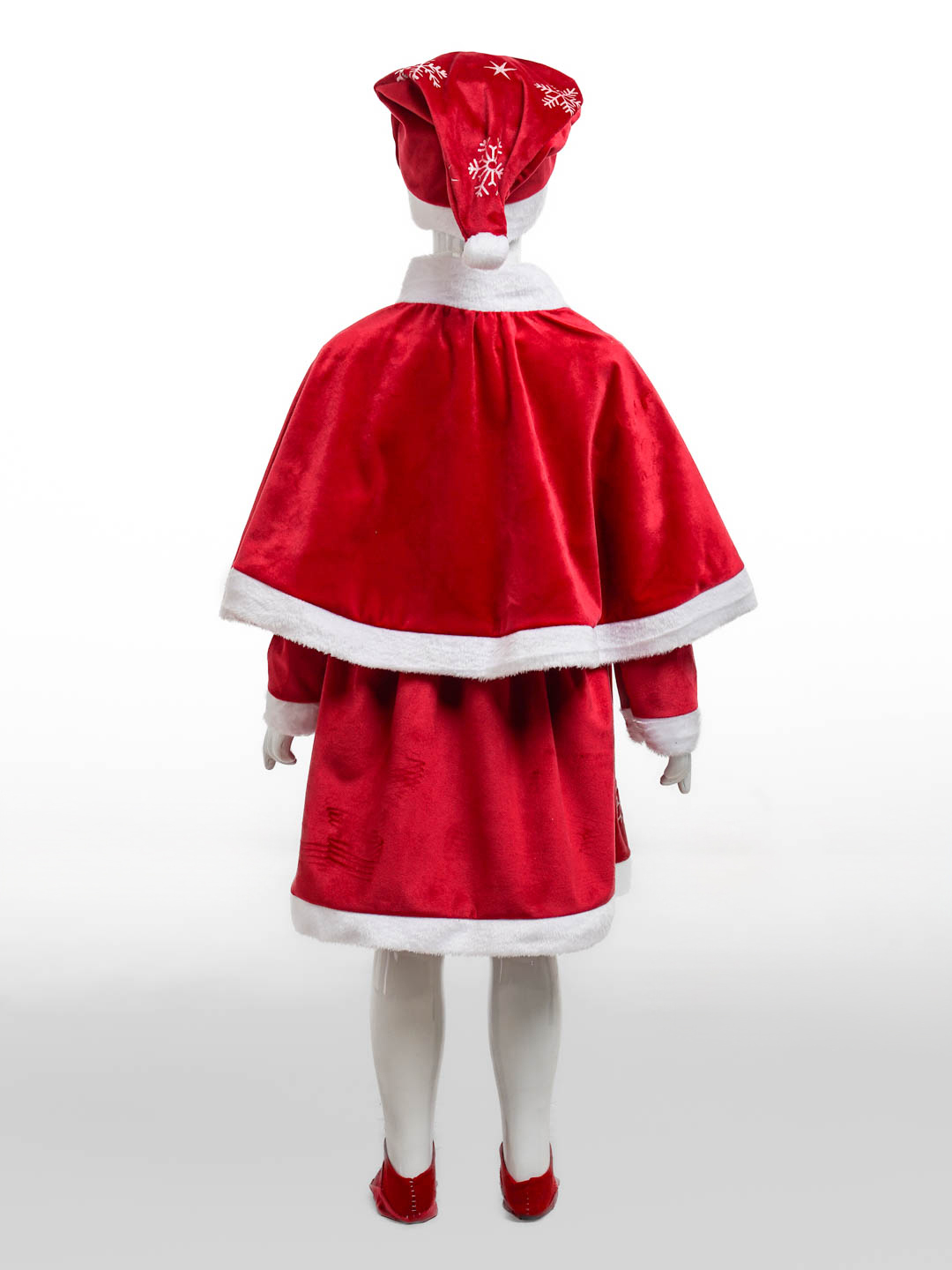 U buni hammaga korsatdi va mushukka tegishiga ruxsat berdi. Rayli Rid aktrisa