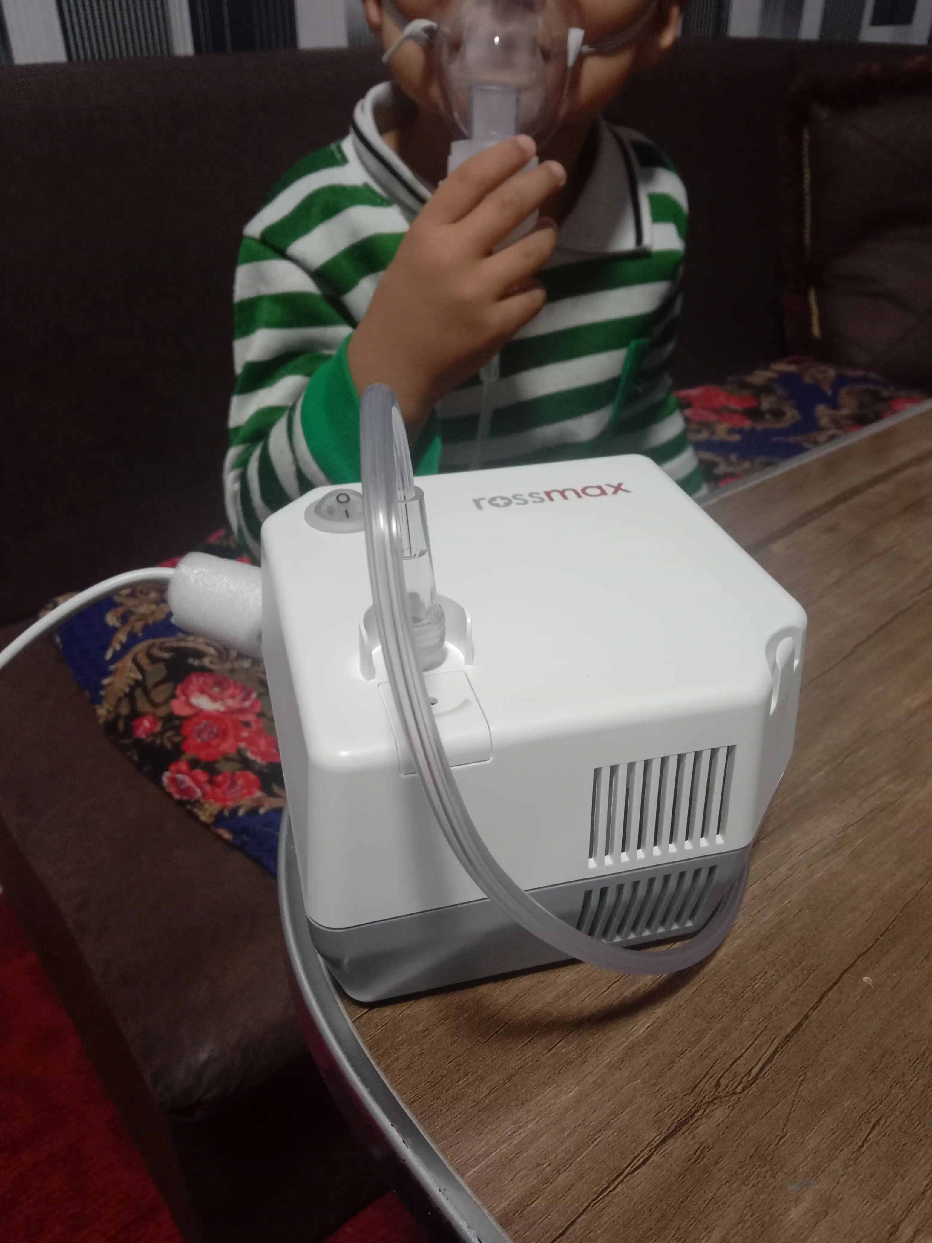 Shvetsariya Ingalyatori-nebulizeri NL100 Rossmax Swiss