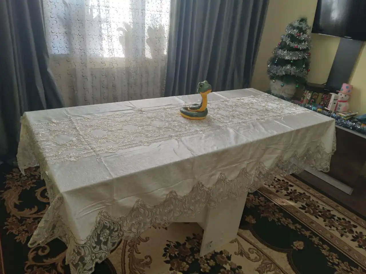 Premium qorli velur dasturxon oshxona, mehmonxona va bayram dasturxoni uchun