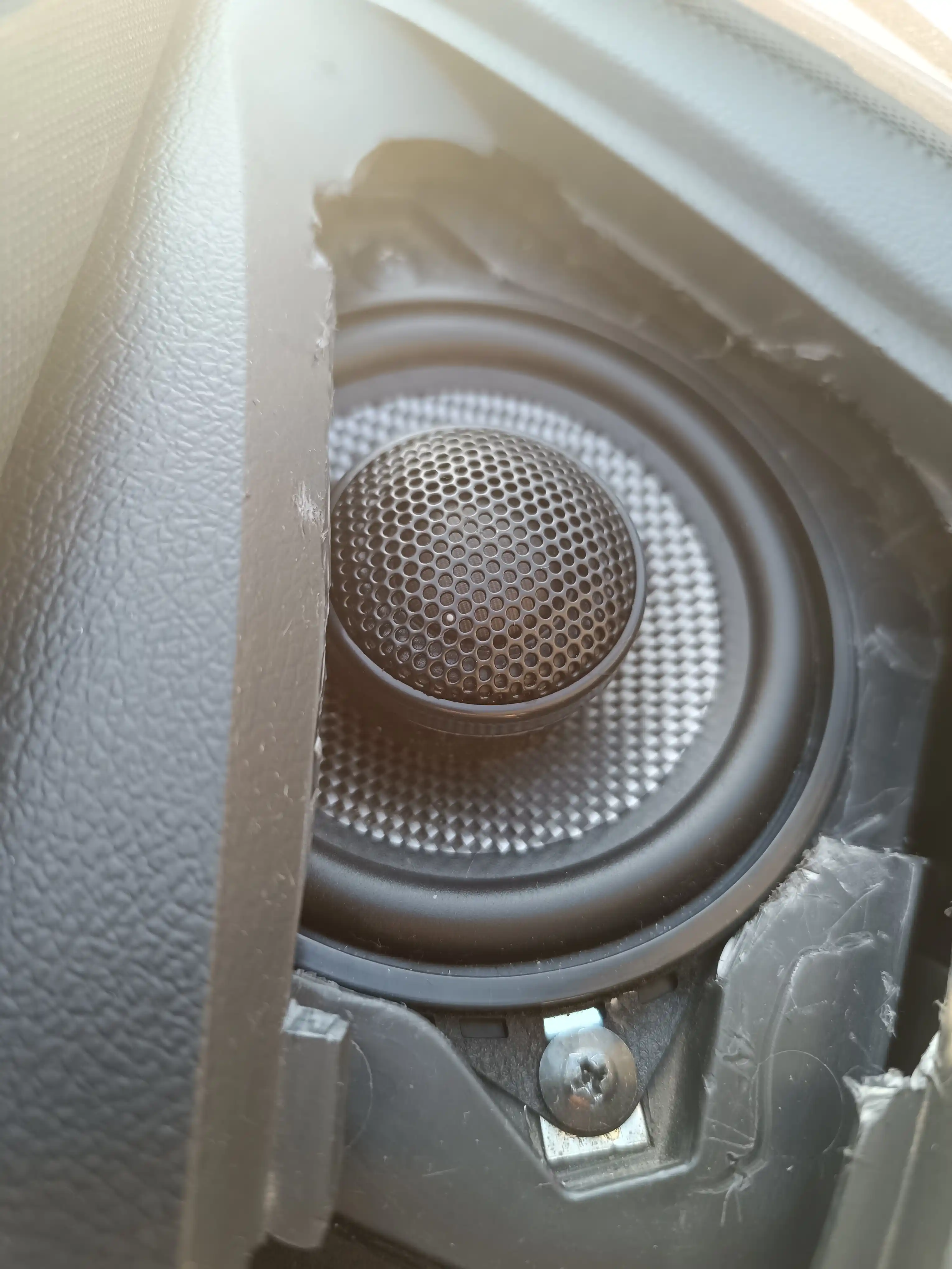 Колонки Hertz для дверей автомобиля