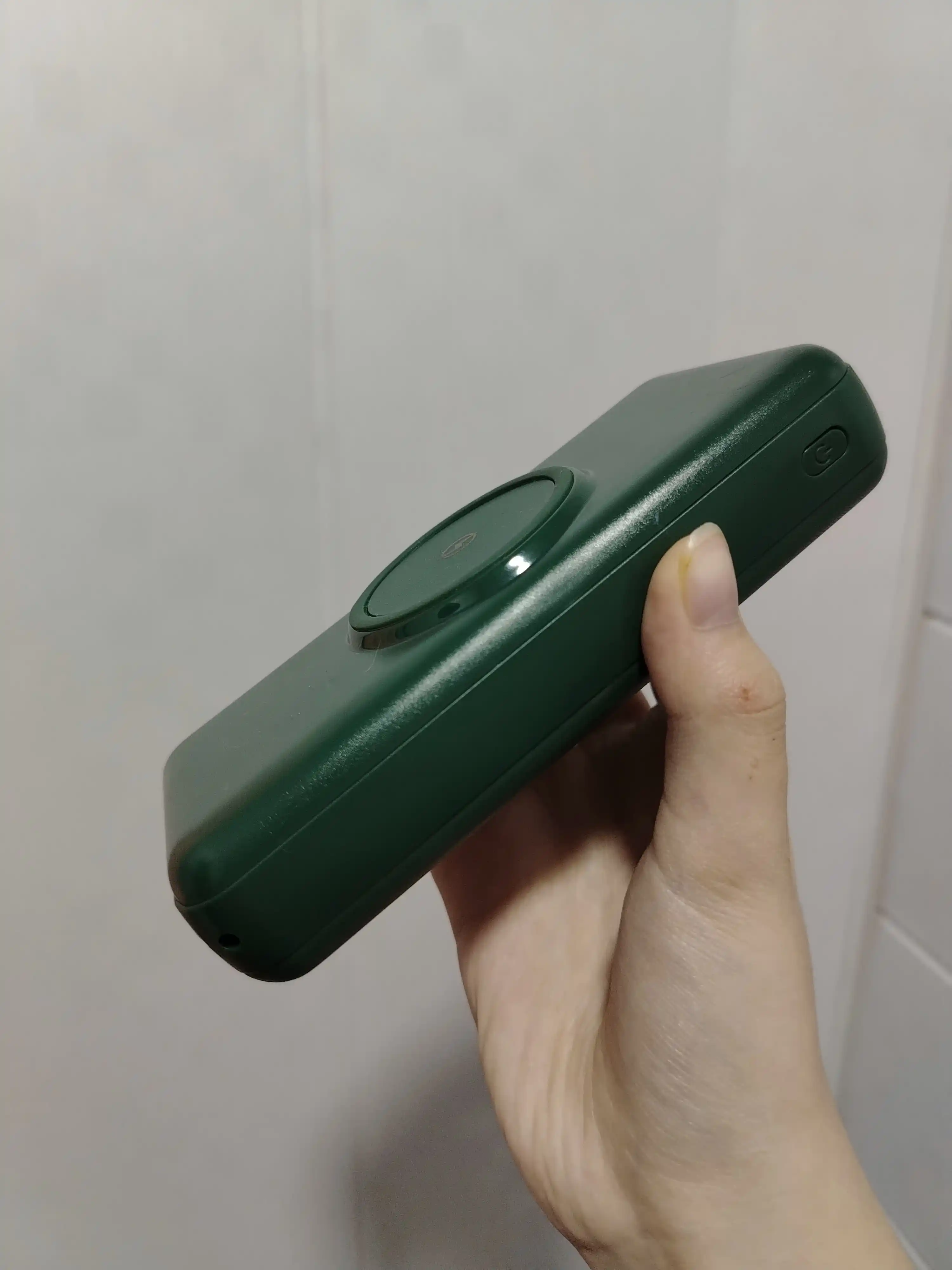 Simsiz zaryadlovchi power bank, zamonaviy dizayn, 4 ta kabel bilan
