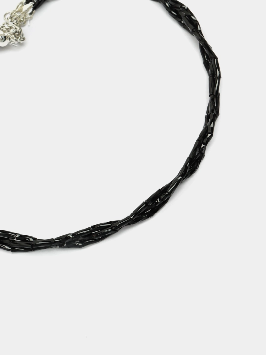Biser va marvaridlardan yasalgan choker bo'yin zanjiri, marjonli bo'yin bezagi