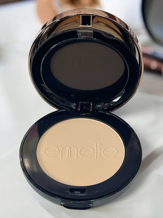 Пудра waterproof от Emelie Paris