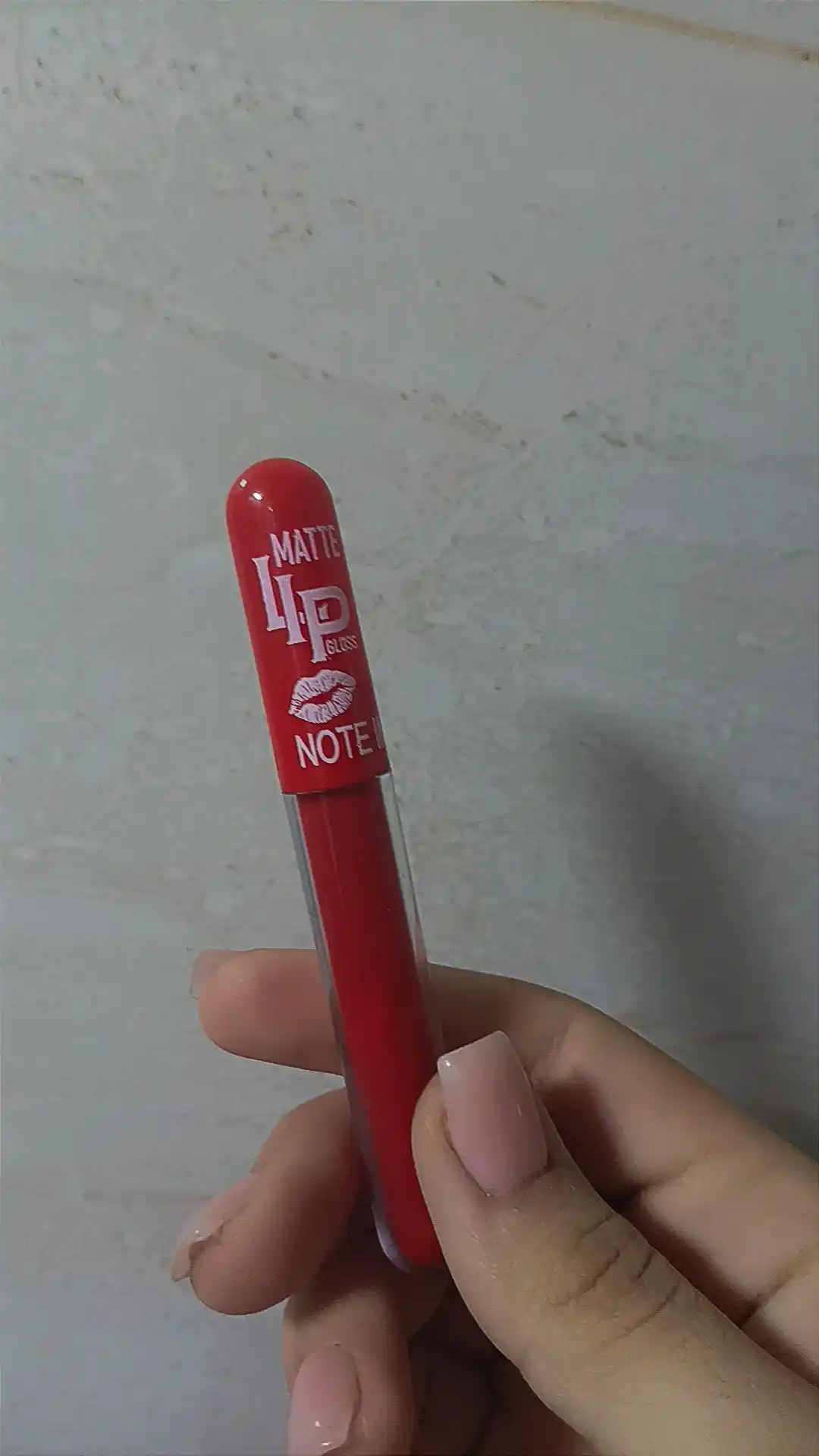 Suyuq mat lab bo‘yog‘i, soyali, ipakdek mat farg‘onasi bilan Matte Lip Gloss