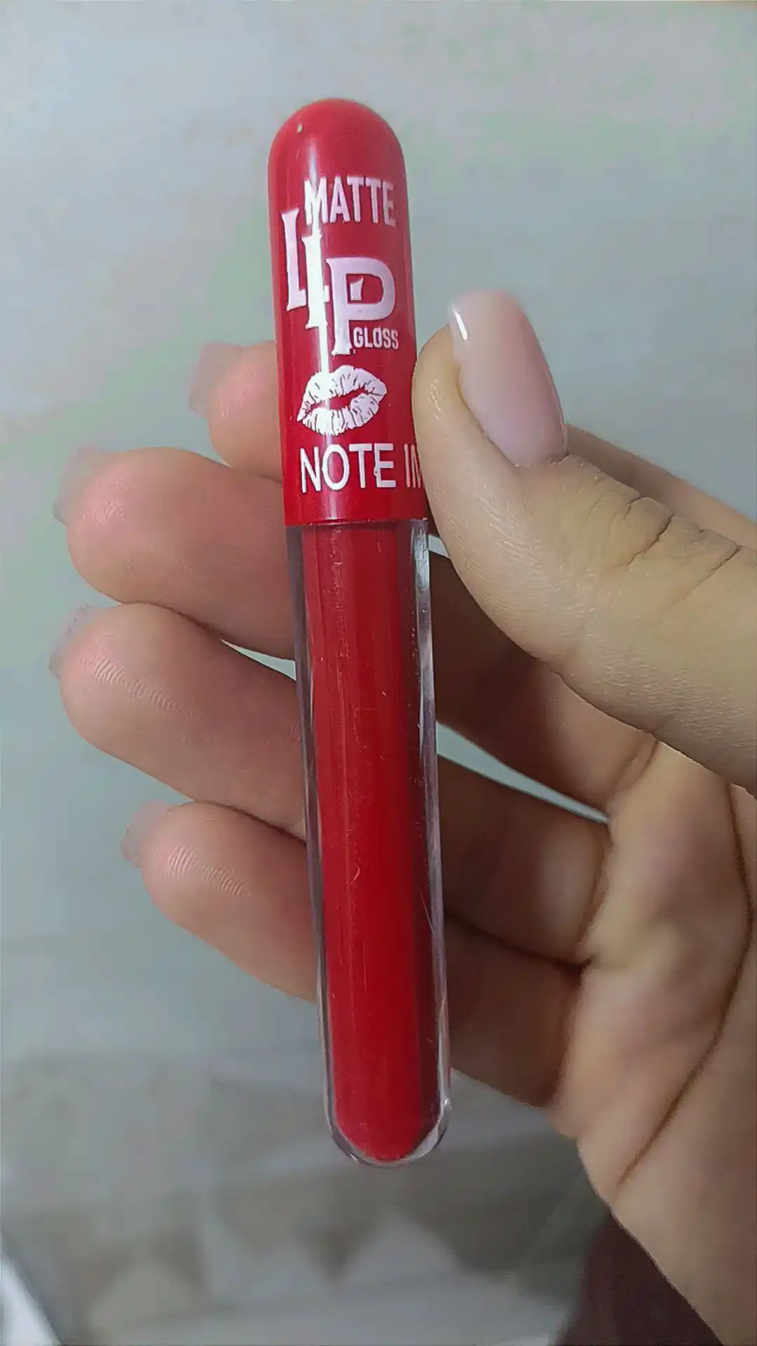 Suyuq mat lab bo‘yog‘i, soyali, ipakdek mat farg‘onasi bilan Matte Lip Gloss